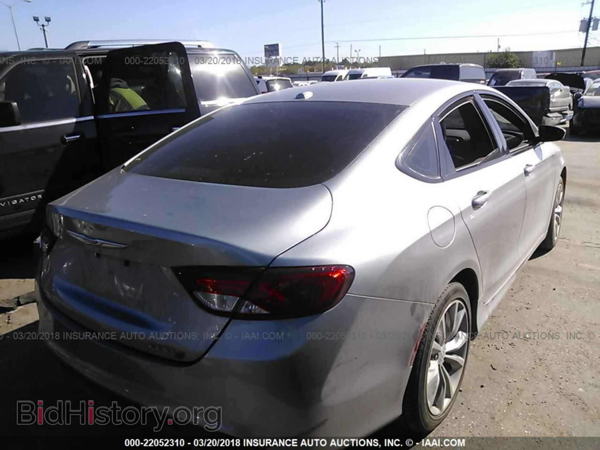 2015 Chrysler 200 - VIN: 1C3CCCBB0FN701674 - Photo 4