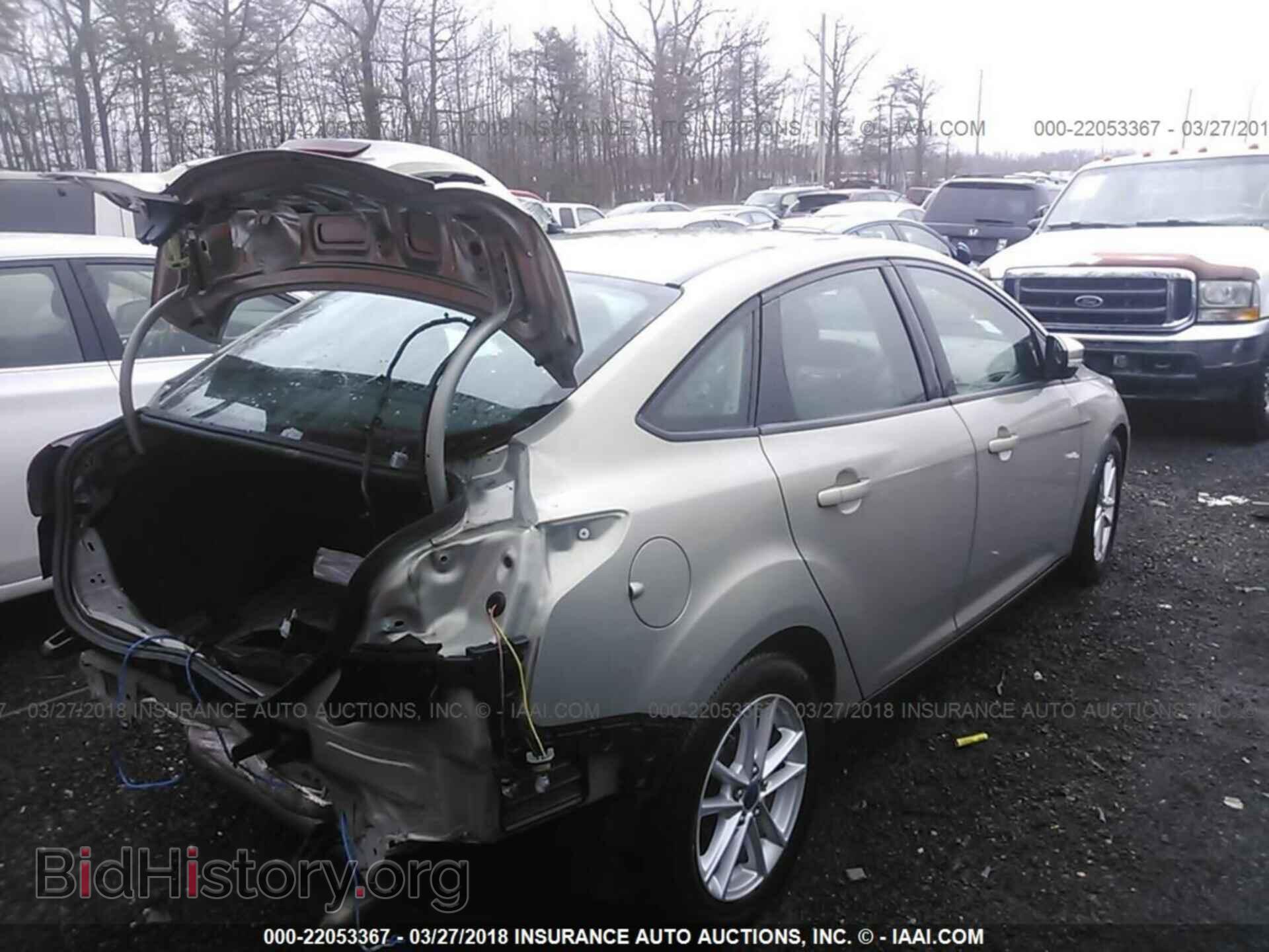 2015 Ford Focus - VIN: 1FADP3F28FL243432 - Photo 4