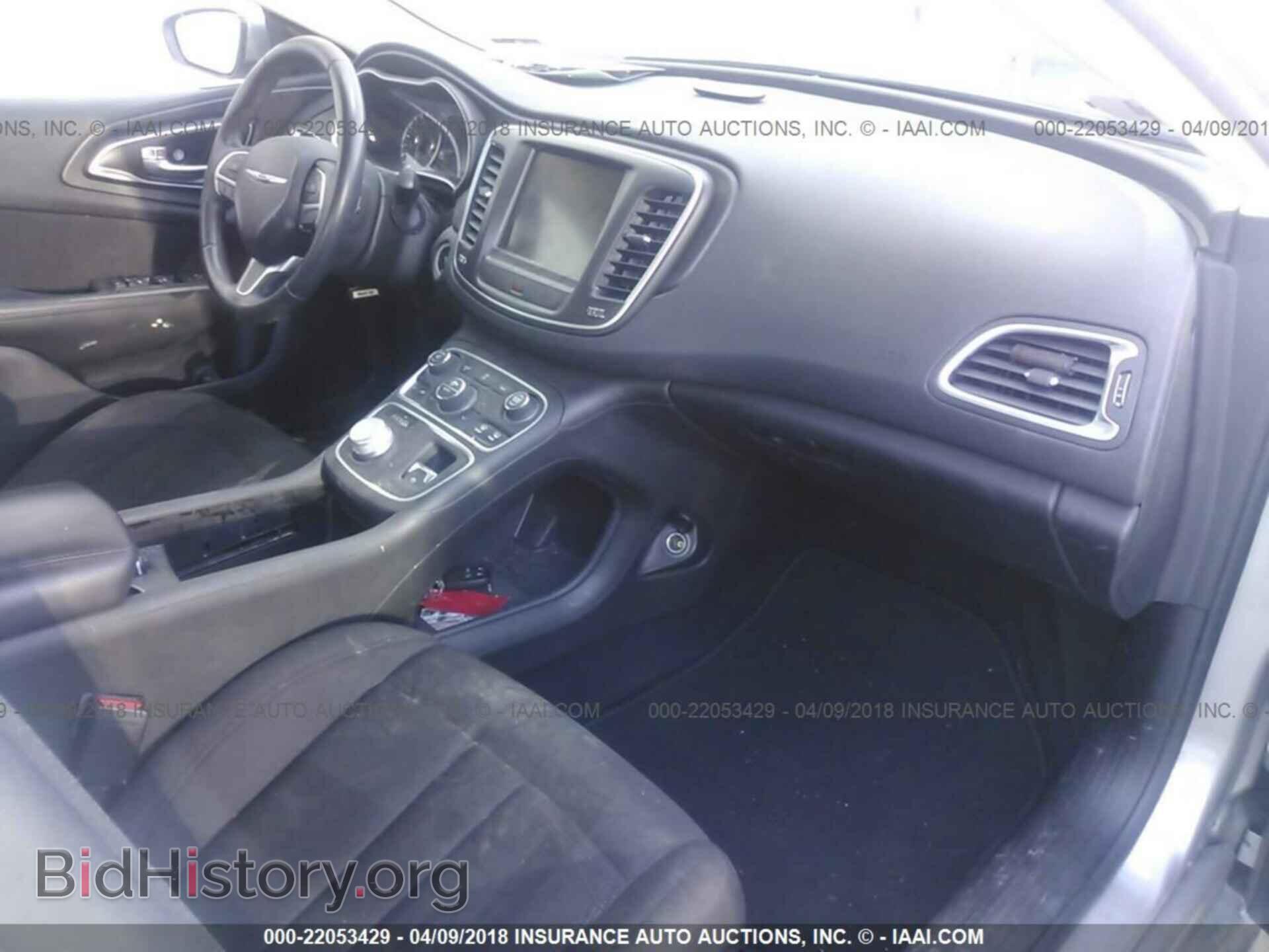 2015 Chrysler 200 - VIN: 1C3CCCAB0FN676647 - Photo 5