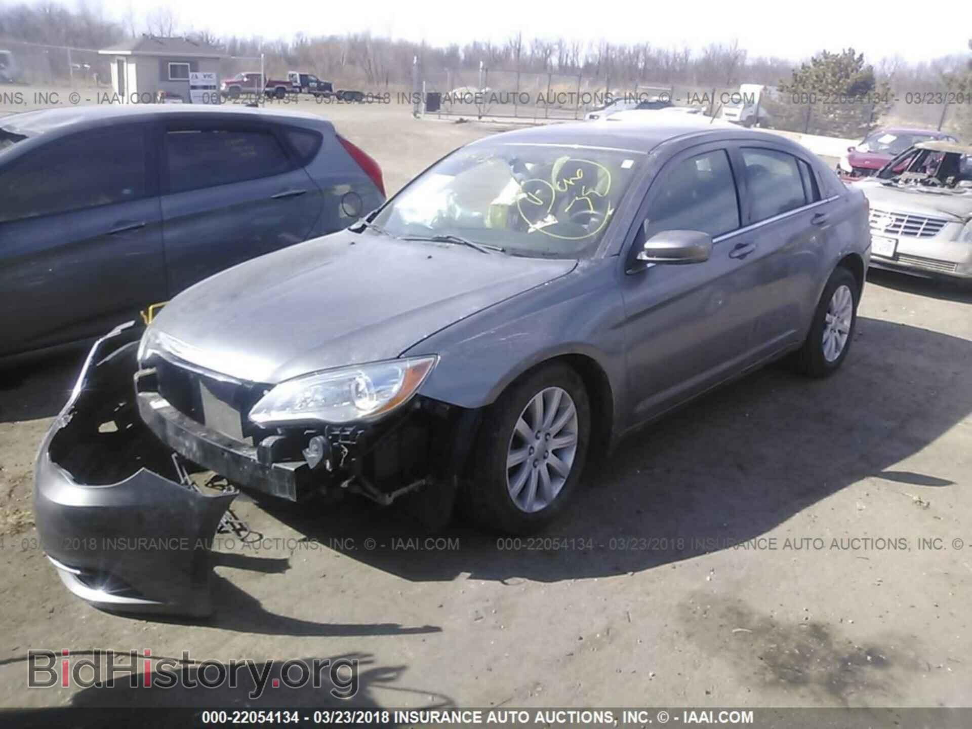 2013 Chrysler 200 - VIN: 1C3CCBBB4DN573575 - Photo 2
