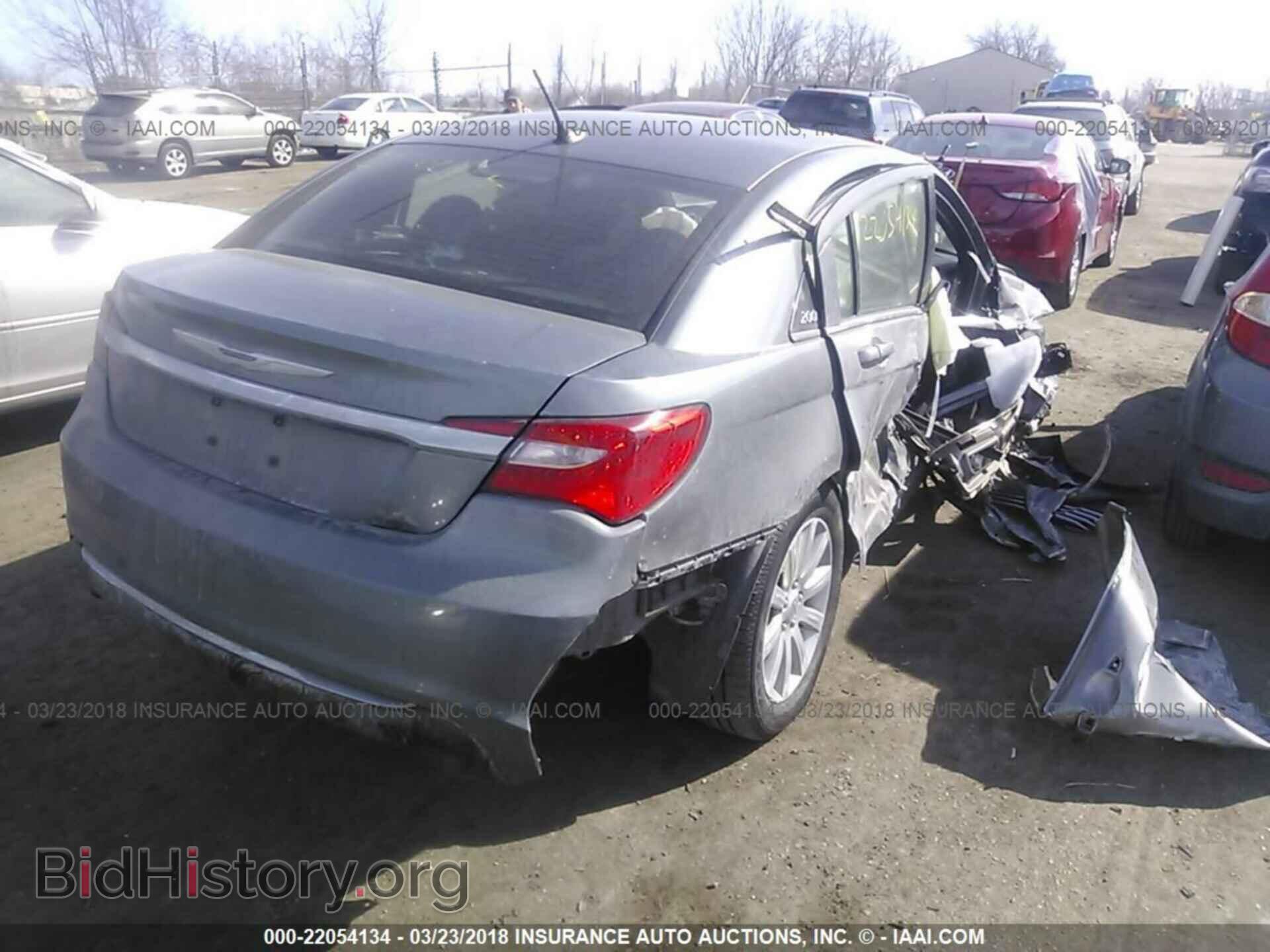 2013 Chrysler 200 - VIN: 1C3CCBBB4DN573575 - Photo 4