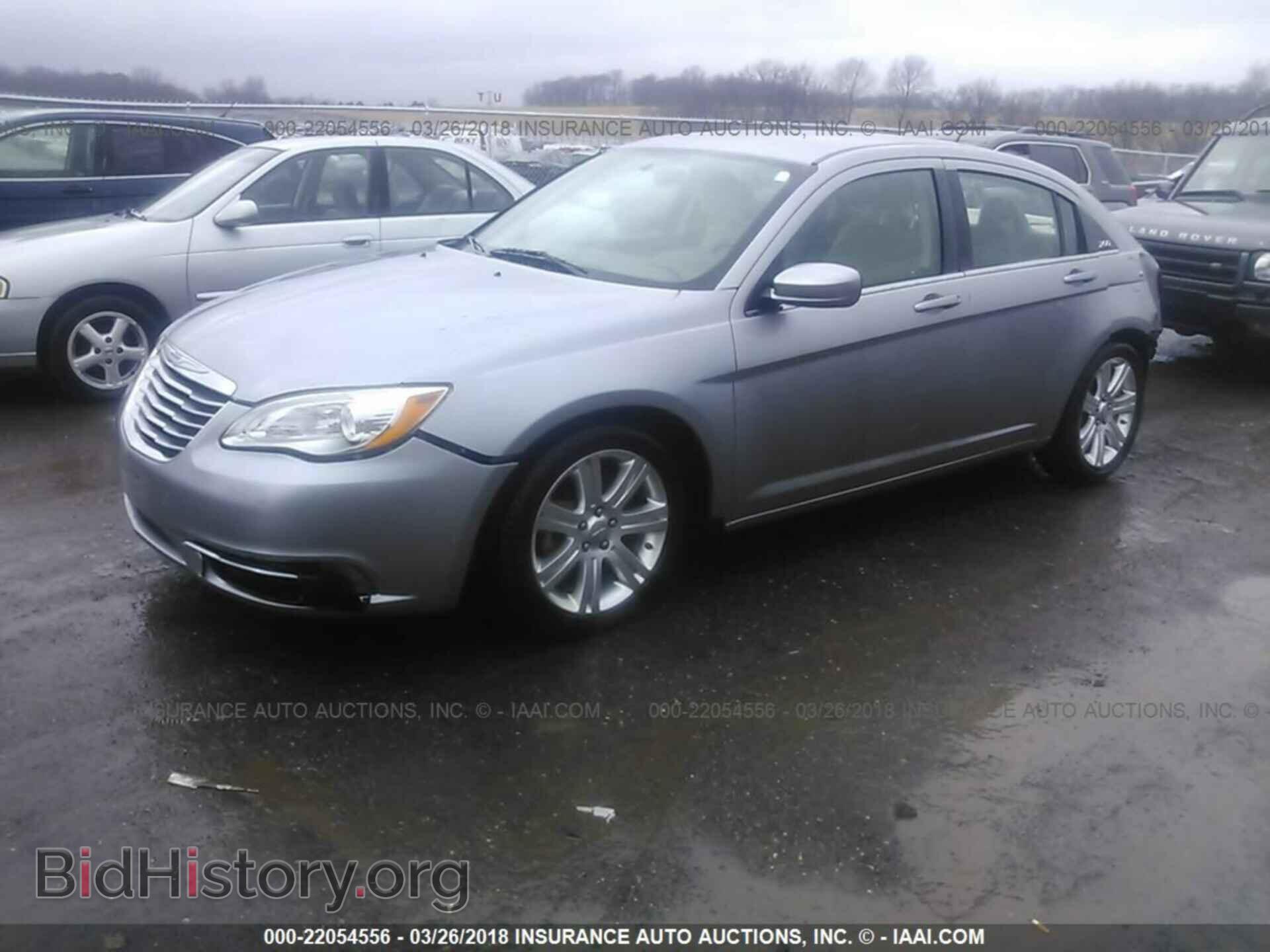 2013 Chrysler 200 - VIN: 1C3CCBAB4DN761465 - Фото 2