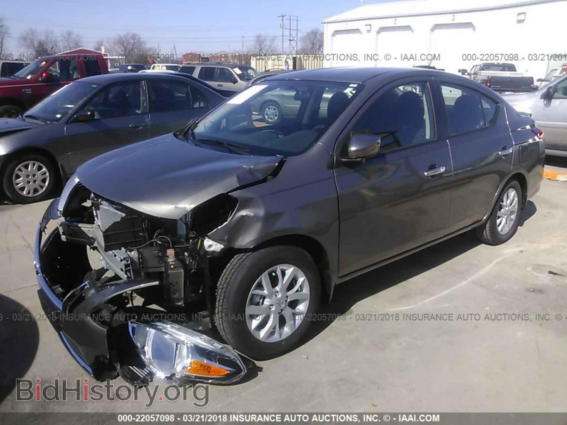 2017 Nissan Versa - VIN: 3N1CN7APXHL855700 - Фото 2
