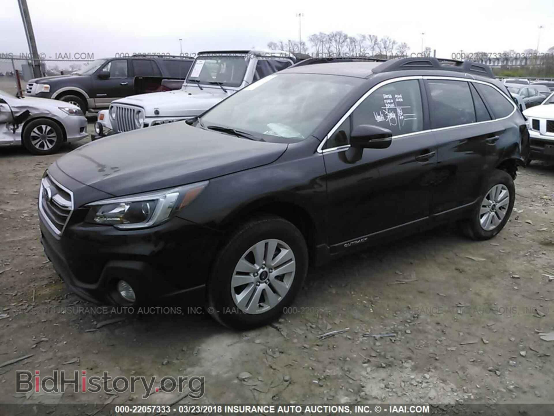 2018 Subaru Outback - VIN: 4S4BSAFC4J3260259 - Фото 2