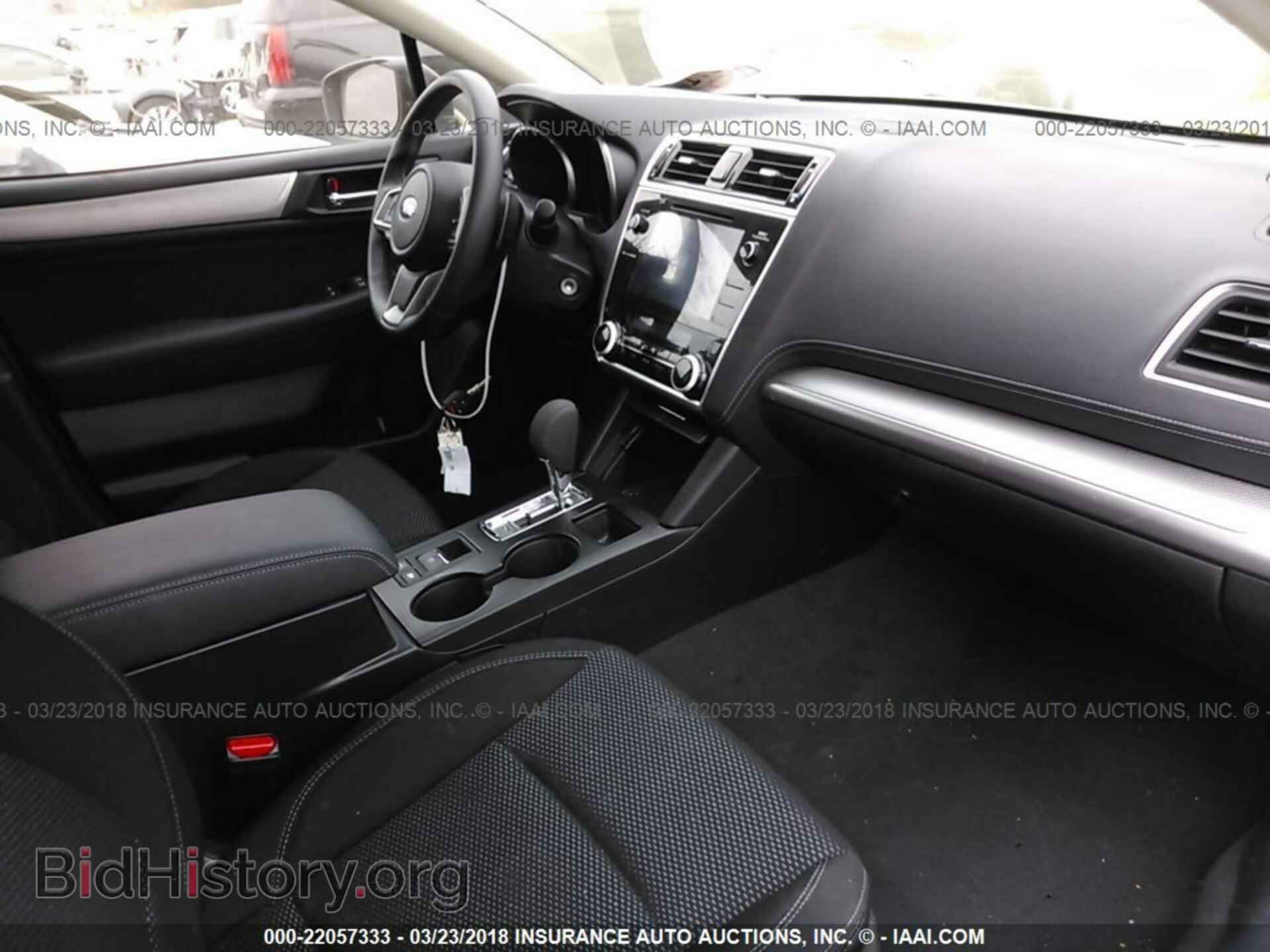 2018 Subaru Outback - VIN: 4S4BSAFC4J3260259 - Фото 5