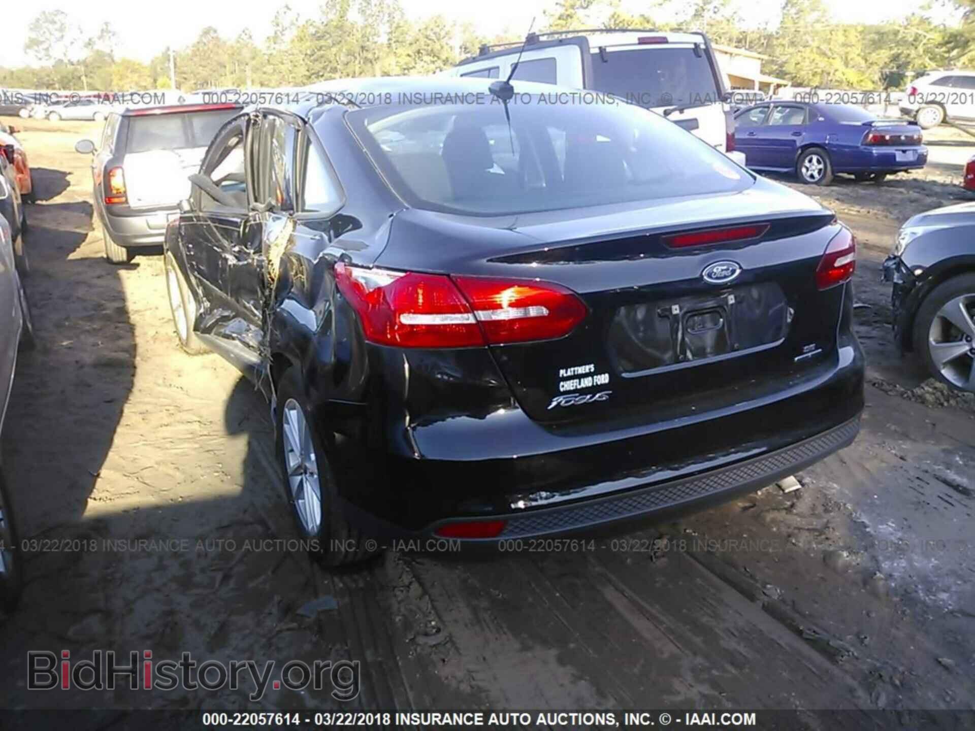 2016 Ford Focus - VIN: 1FADP3F27GL335567 - Photo 3