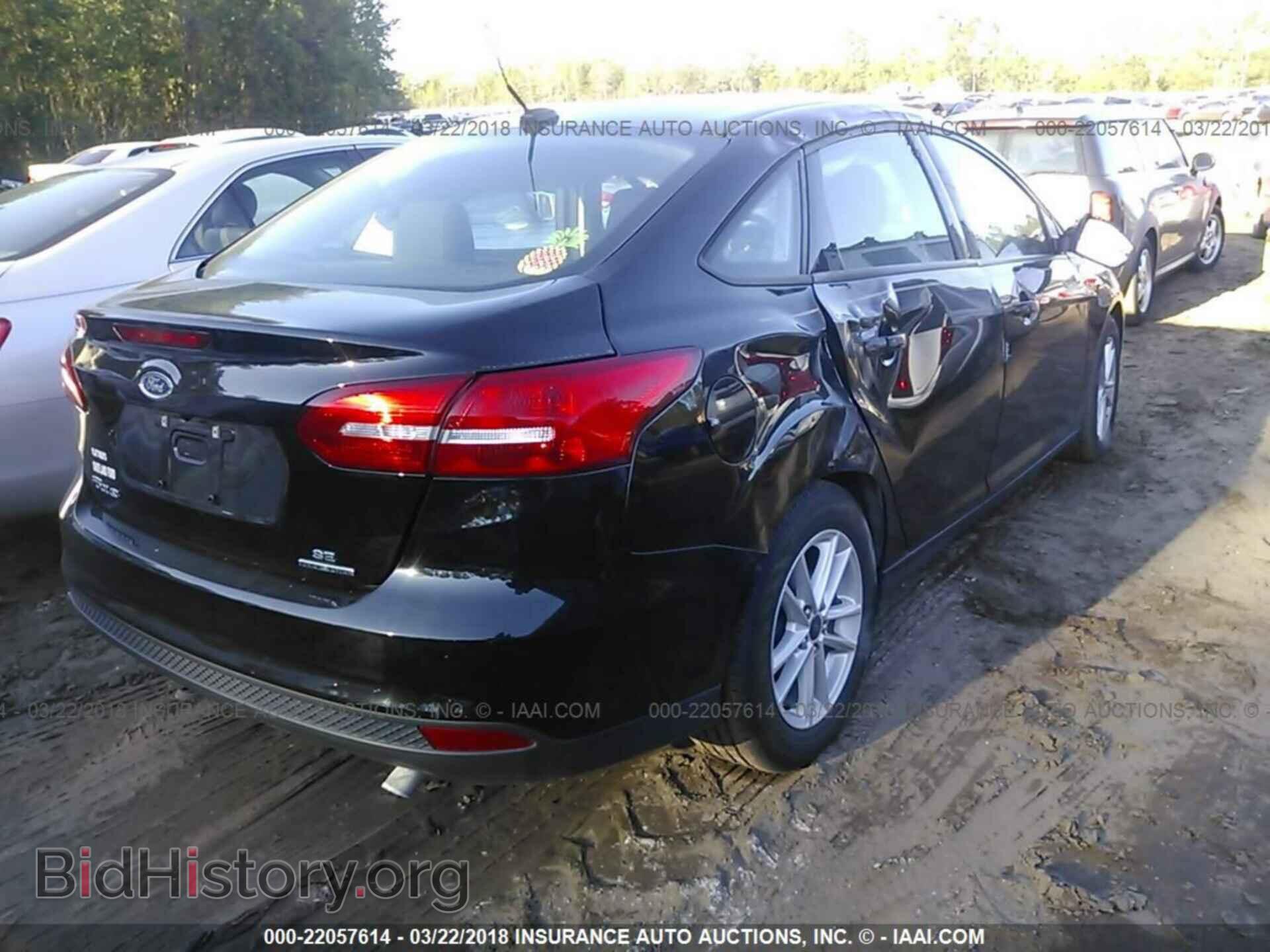 2016 Ford Focus - VIN: 1FADP3F27GL335567 - Photo 4