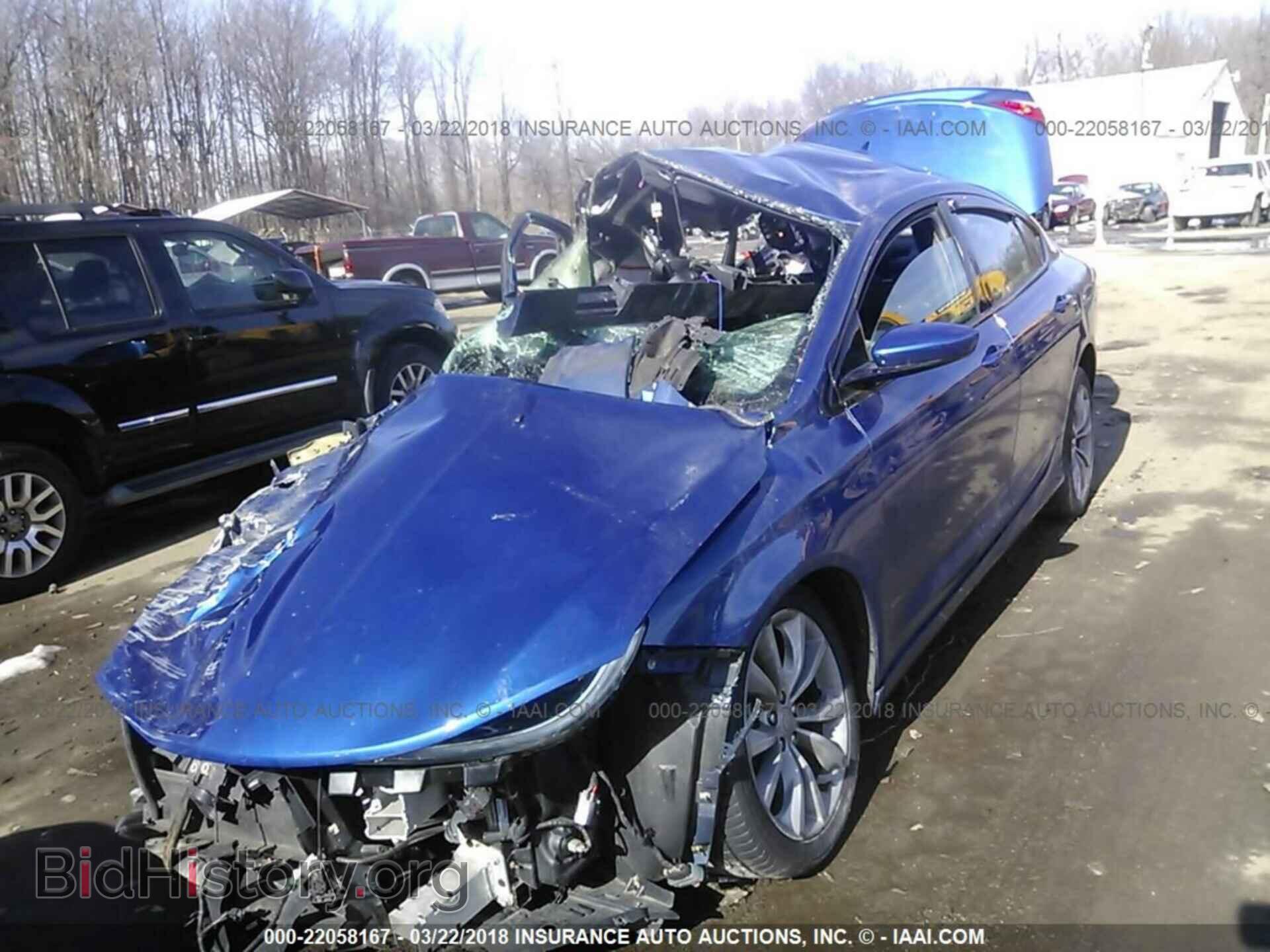 2015 Chrysler 200 - VIN: 1C3CCCDGXFN523300 - Photo 2