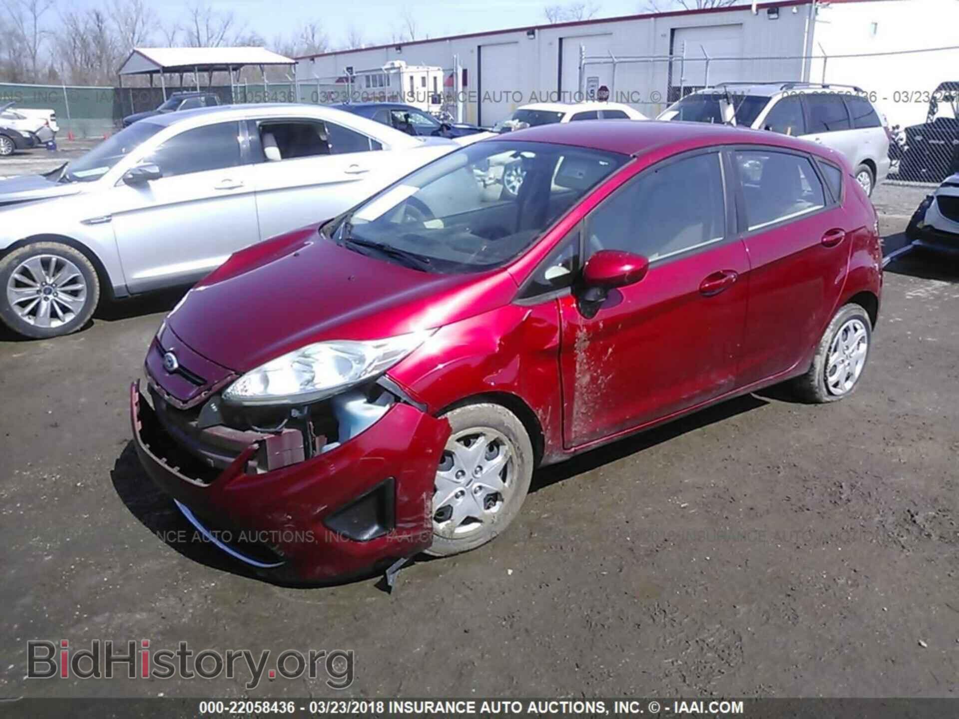 2011 Ford Fiesta - VIN: 3FADP4EJ8BM132175 - Photo 2