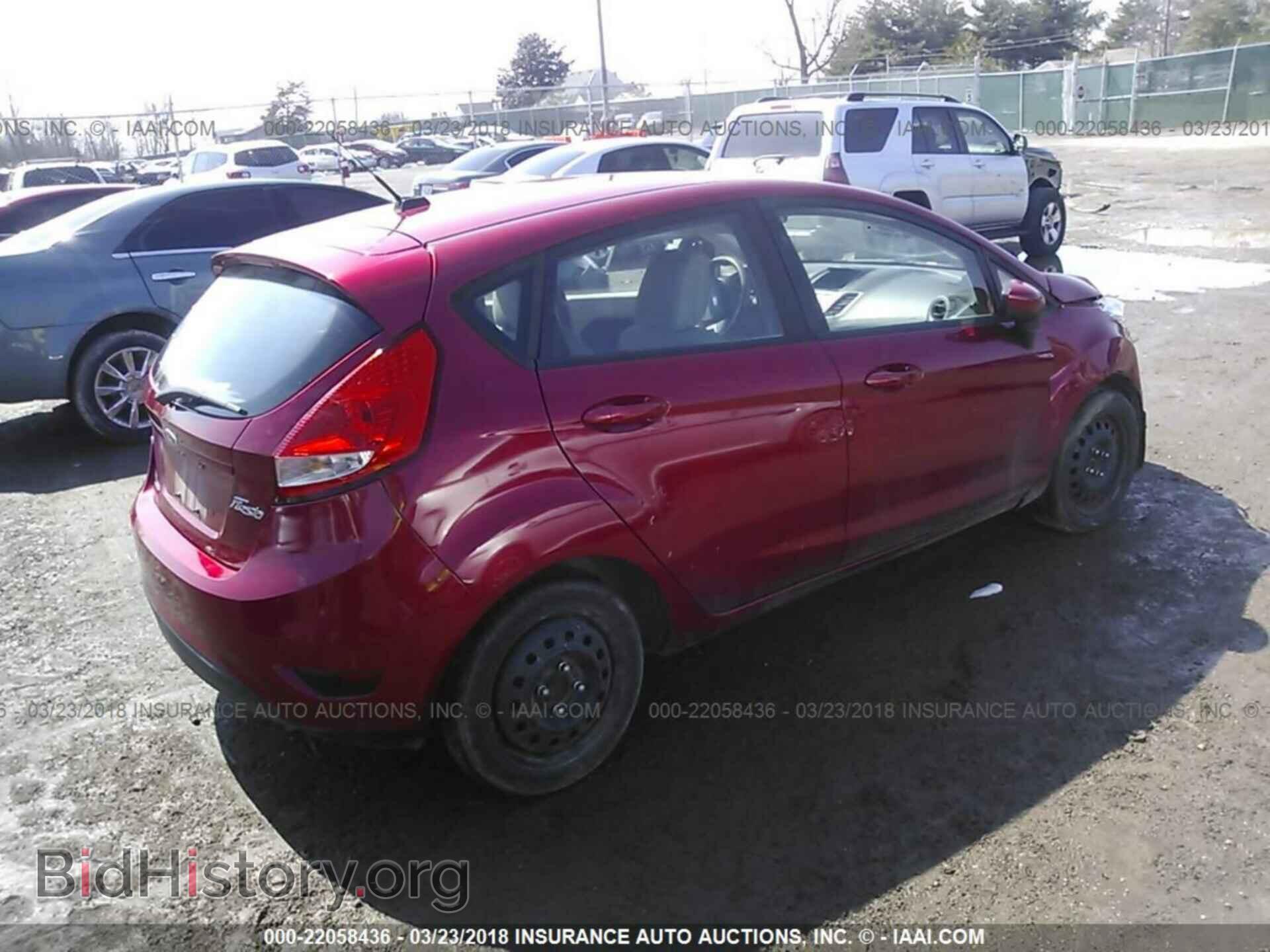 2011 Ford Fiesta - VIN: 3FADP4EJ8BM132175 - Photo 4