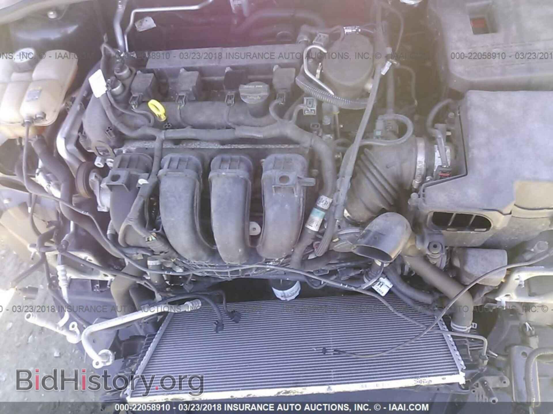 2012 Ford Focus - VIN: 1FAHP3N24CL323275 - Photo 10