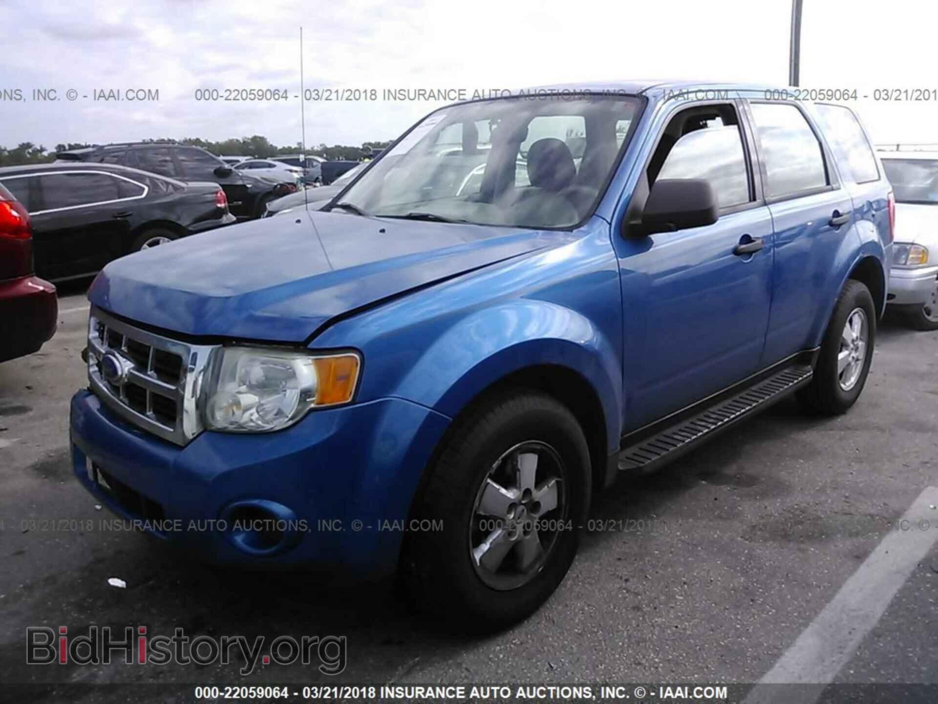 2011 Ford Escape - VIN: 1FMCU0C71BKB95538 - Photo 2