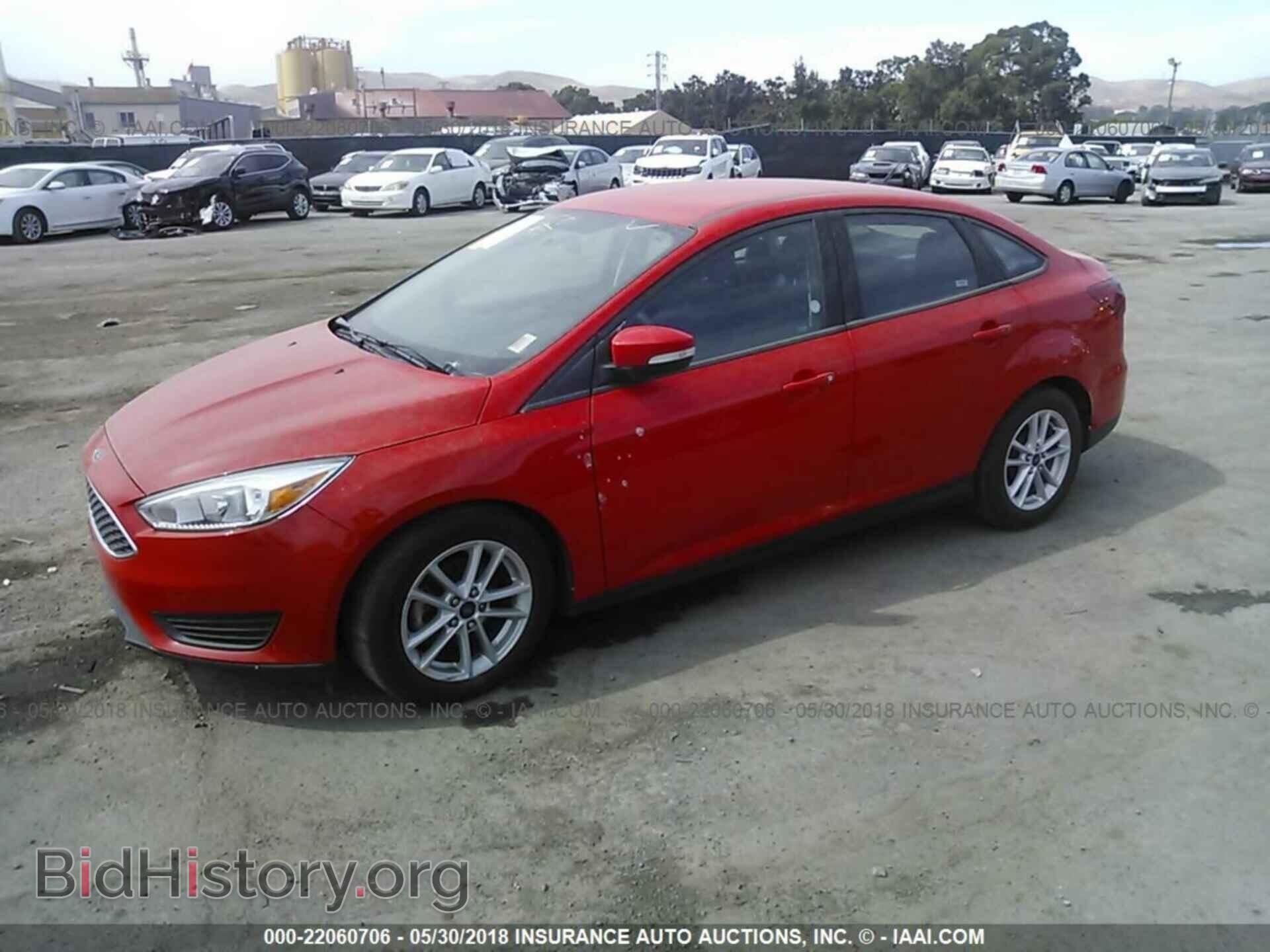 2016 Ford Focus - VIN: 1FADP3F28GL271684 - Фото 2