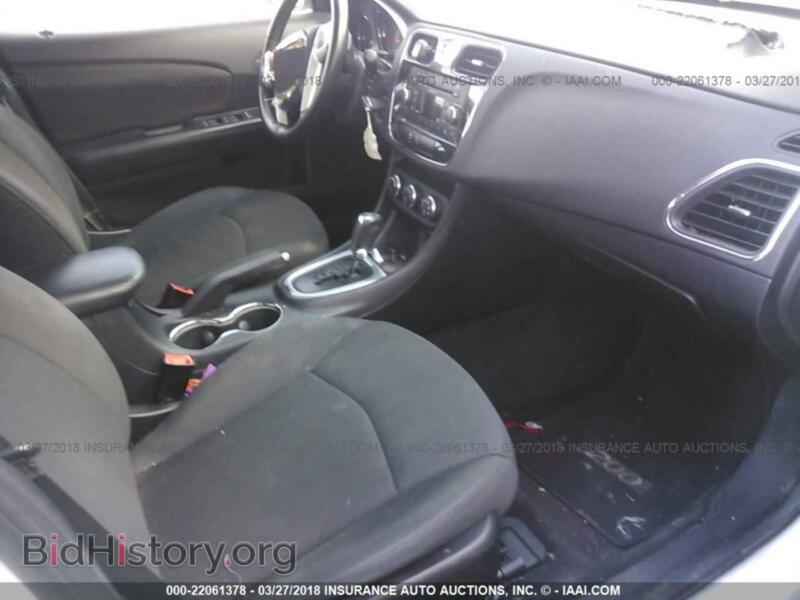2011 Chrysler 200 (VIN 1C3BC1FG1BN553213) — photo 5 of 10