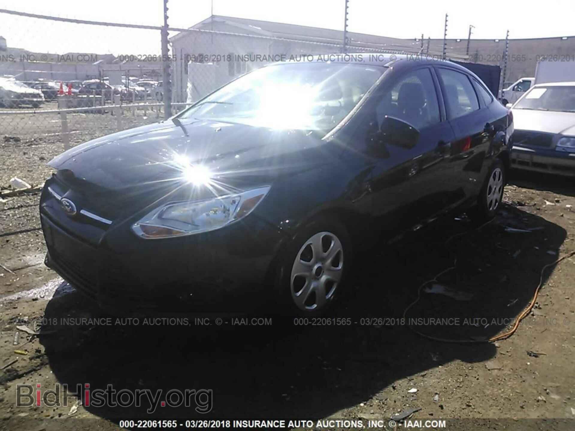 2012 Ford Focus - VIN: 1FAHP3E28CL325174 - Photo 2