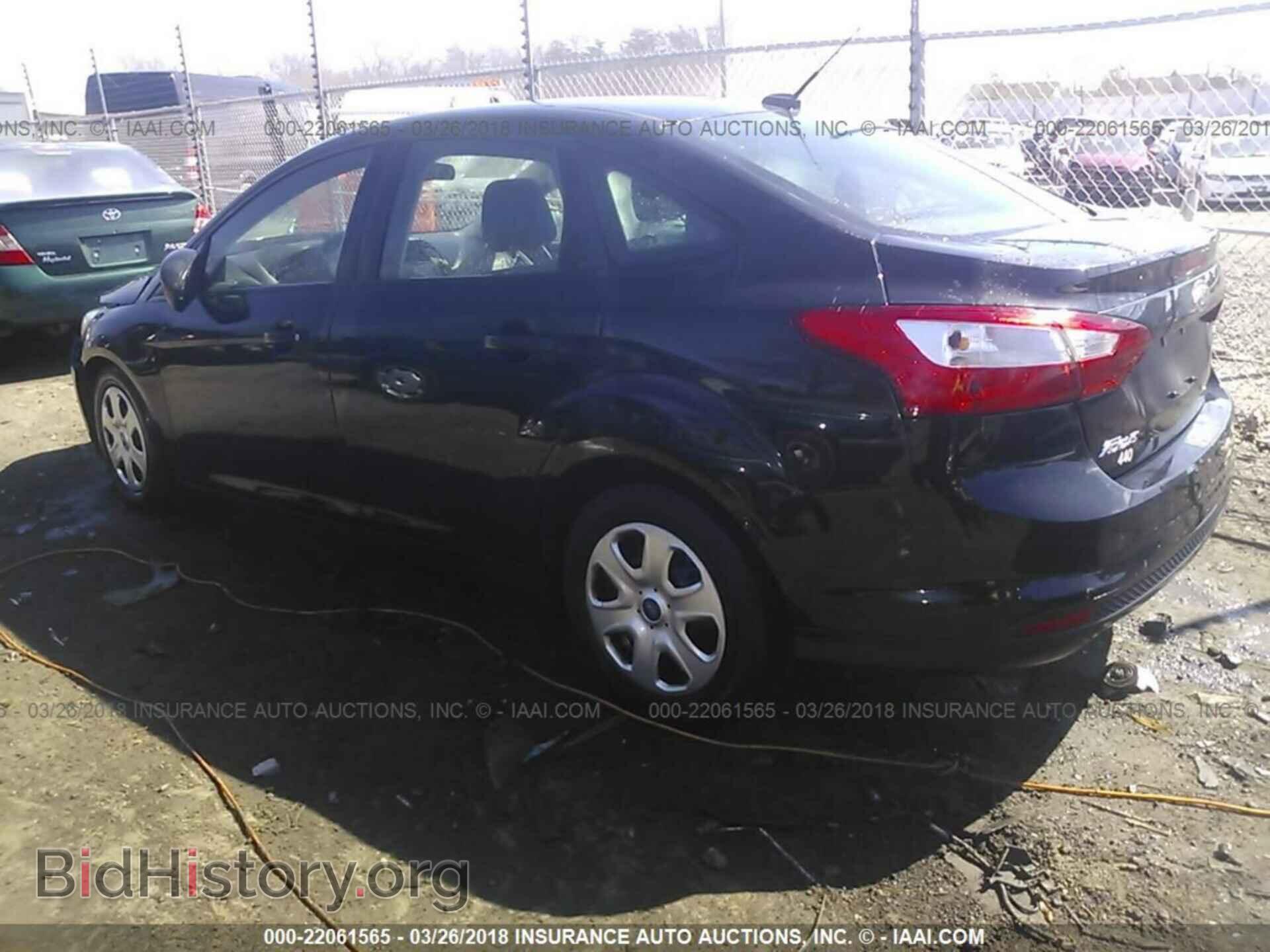 2012 Ford Focus - VIN: 1FAHP3E28CL325174 - Photo 3