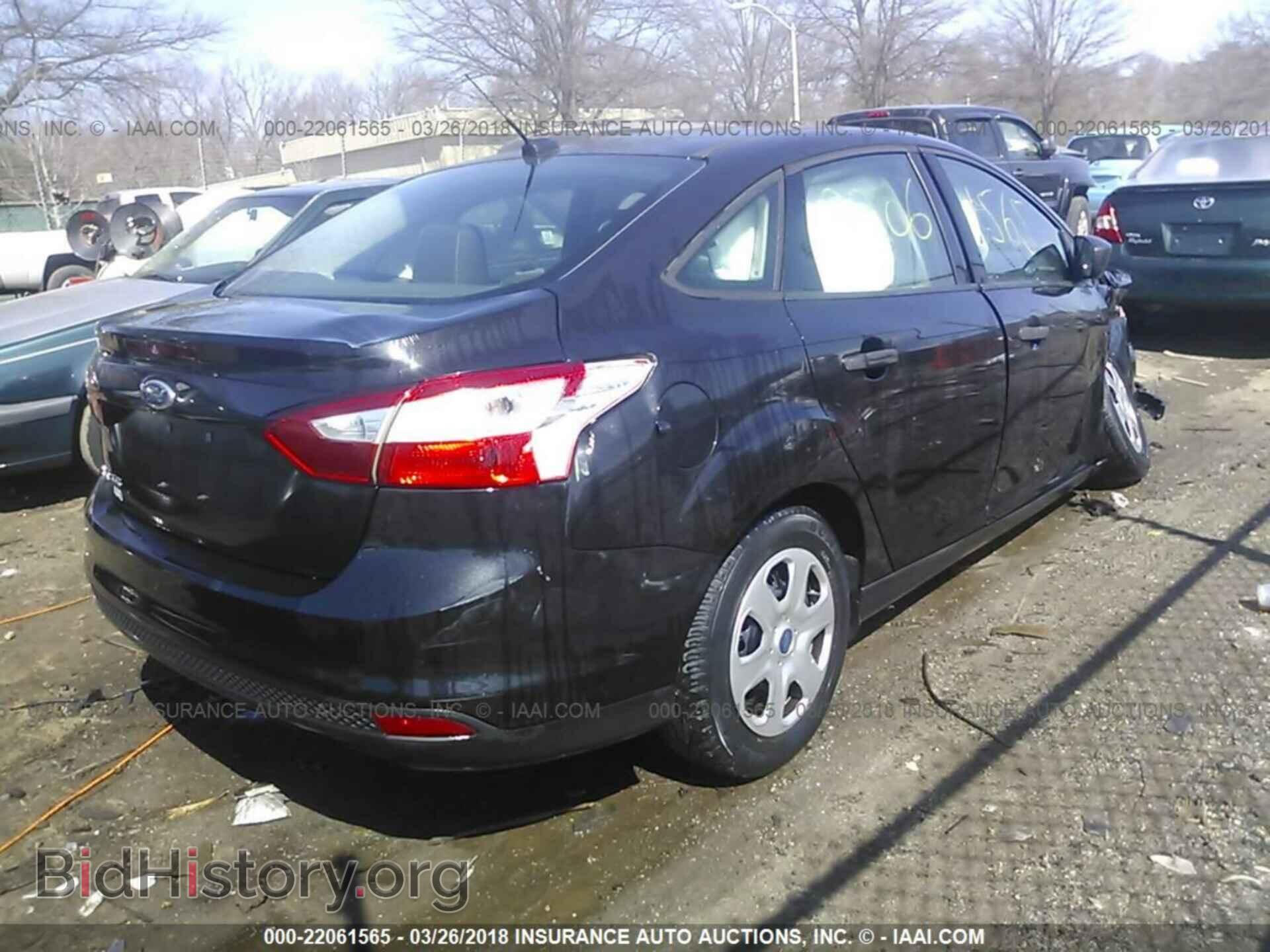 2012 Ford Focus - VIN: 1FAHP3E28CL325174 - Photo 4