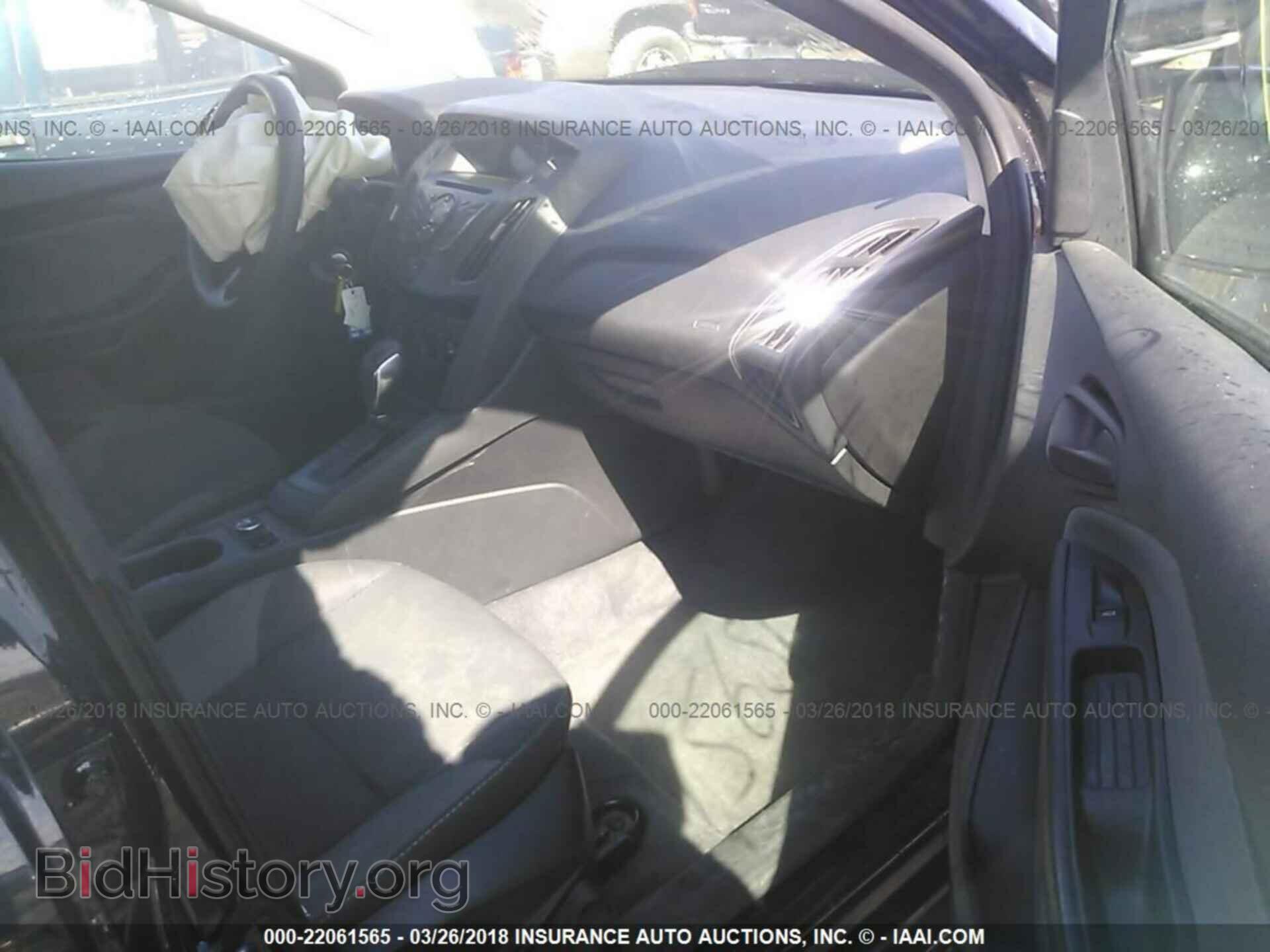 2012 Ford Focus - VIN: 1FAHP3E28CL325174 - Photo 5