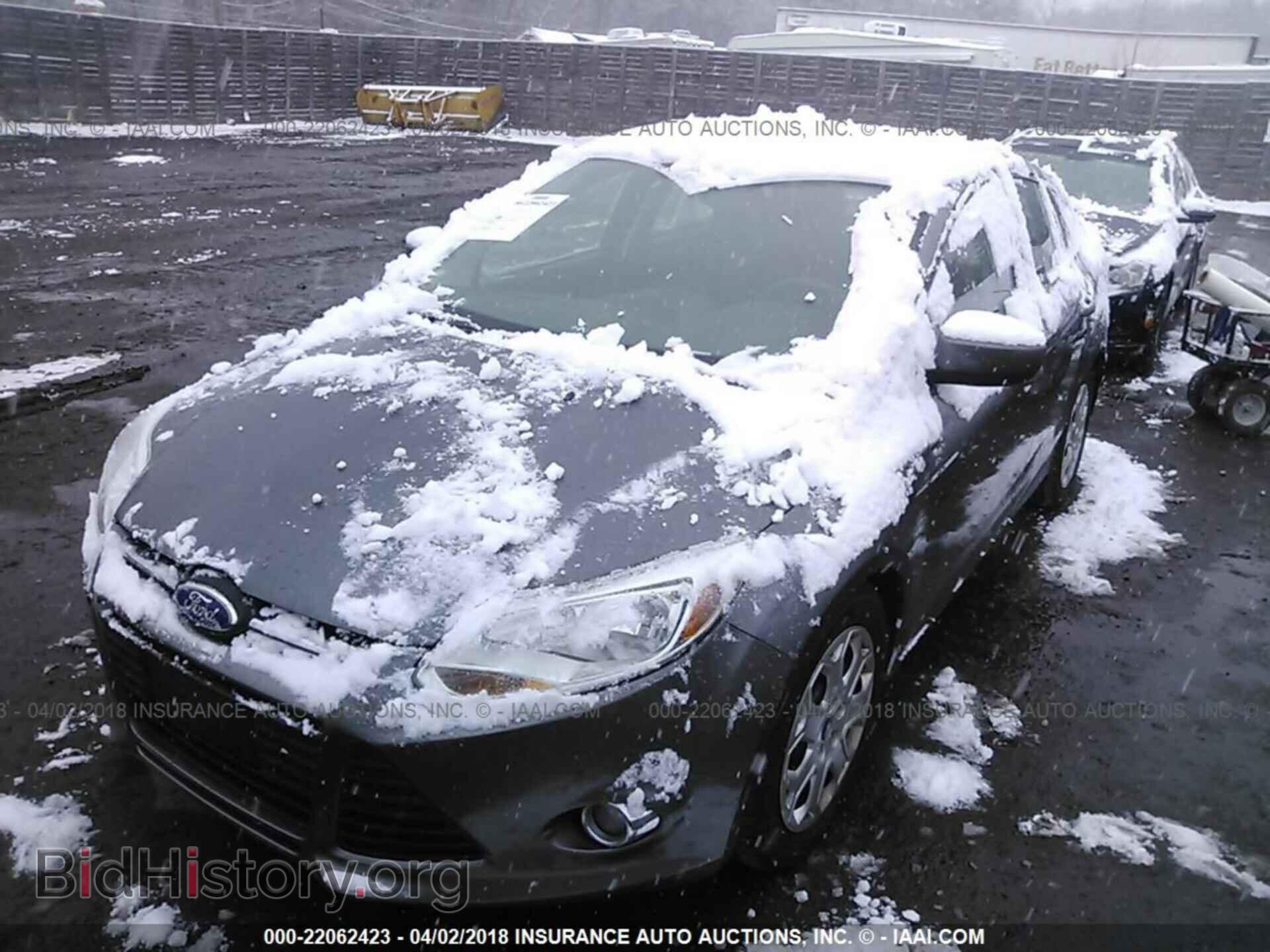 2012 Ford Focus - VIN: 1FAHP3F24CL124287 - Photo 2