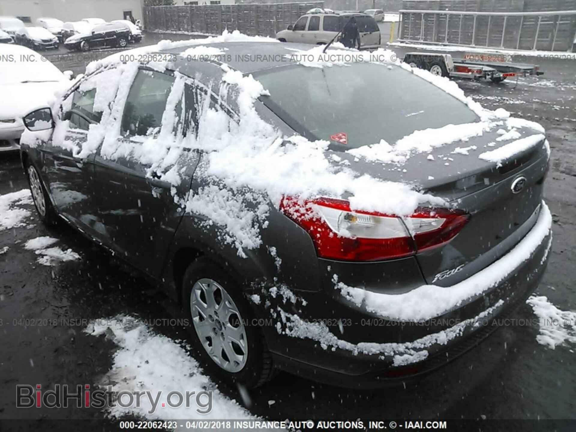 2012 Ford Focus - VIN: 1FAHP3F24CL124287 - Photo 3