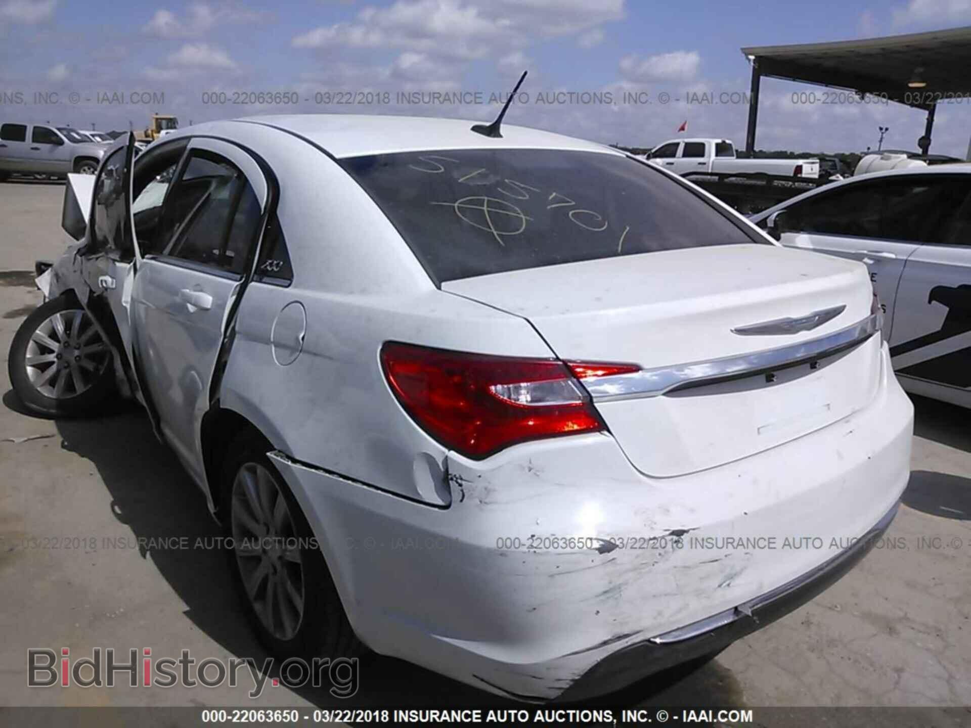2013 Chrysler 200 - VIN: 1C3CCBBB1DN515701 - Фото 3