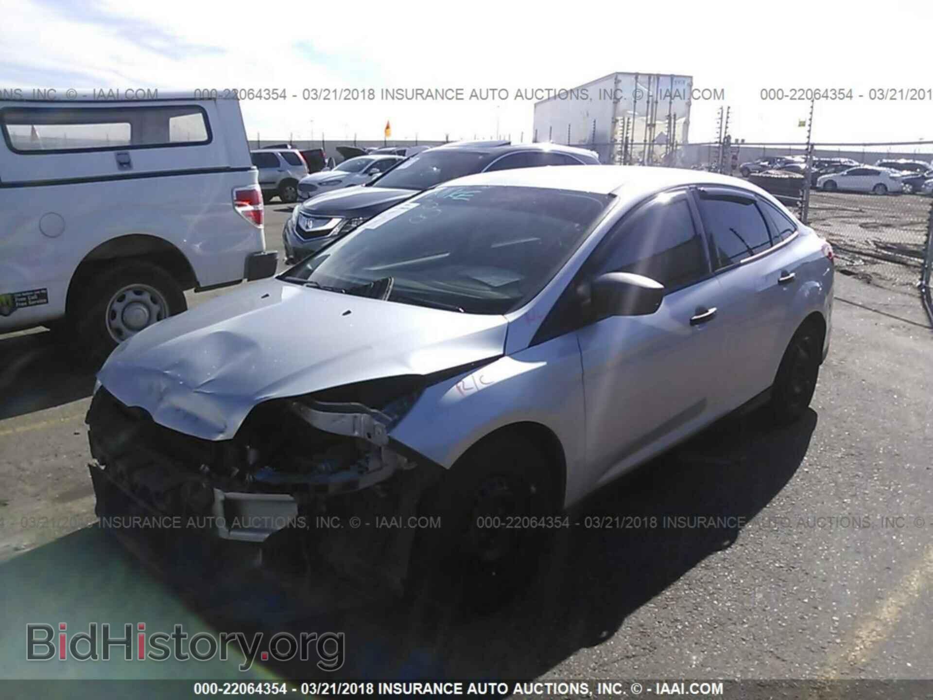 2012 Ford Focus - VIN: 1FAHP3E2XCL231653 - Photo 2