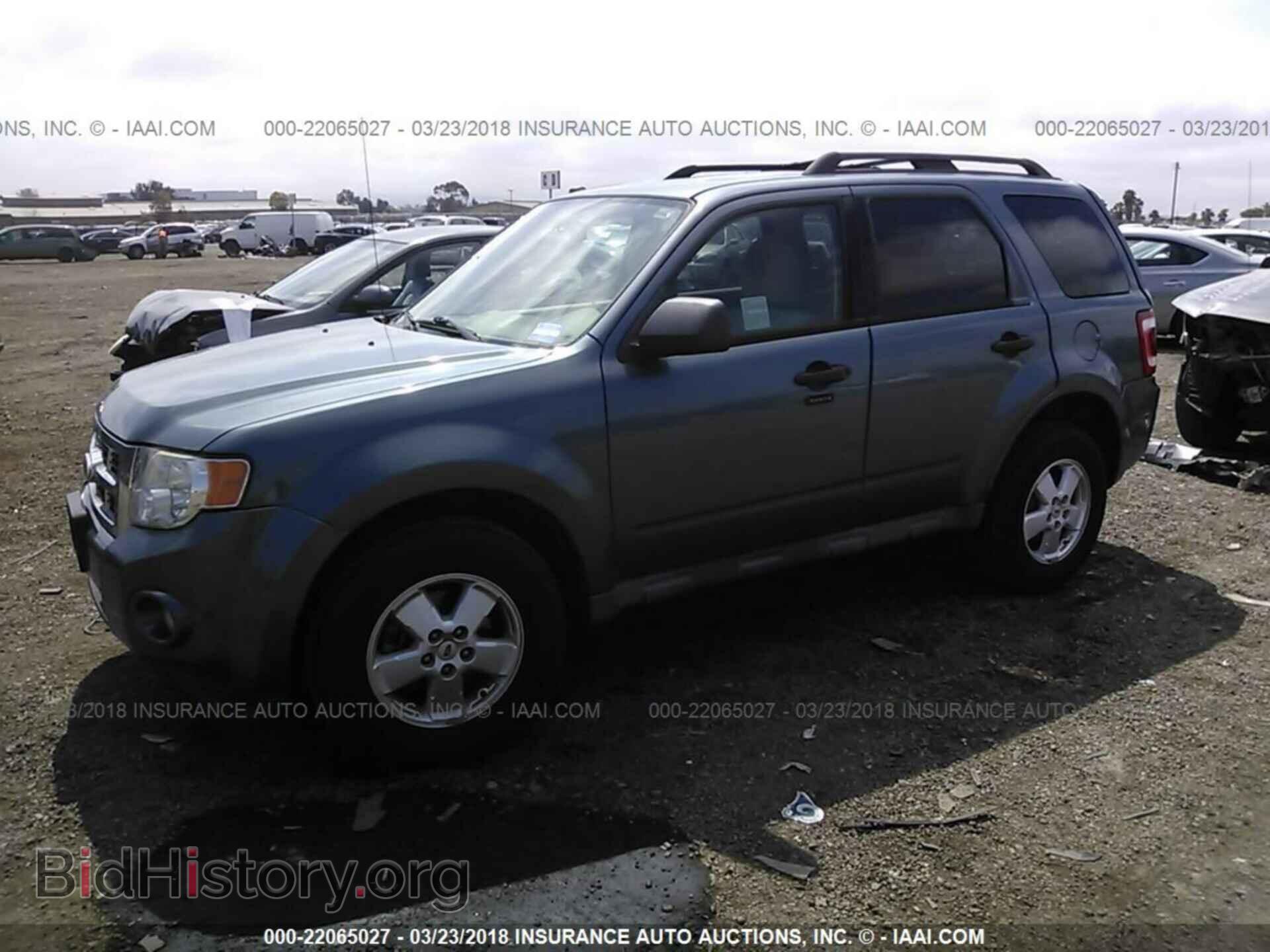 2011 Ford Escape - VIN: 1FMCU0DG9BKA27841 - Фото 2