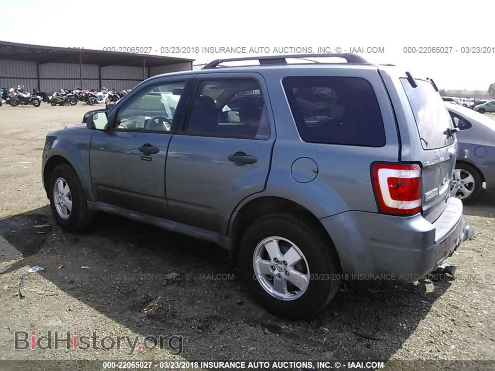2011 Ford Escape - VIN: 1FMCU0DG9BKA27841 - Фото 3