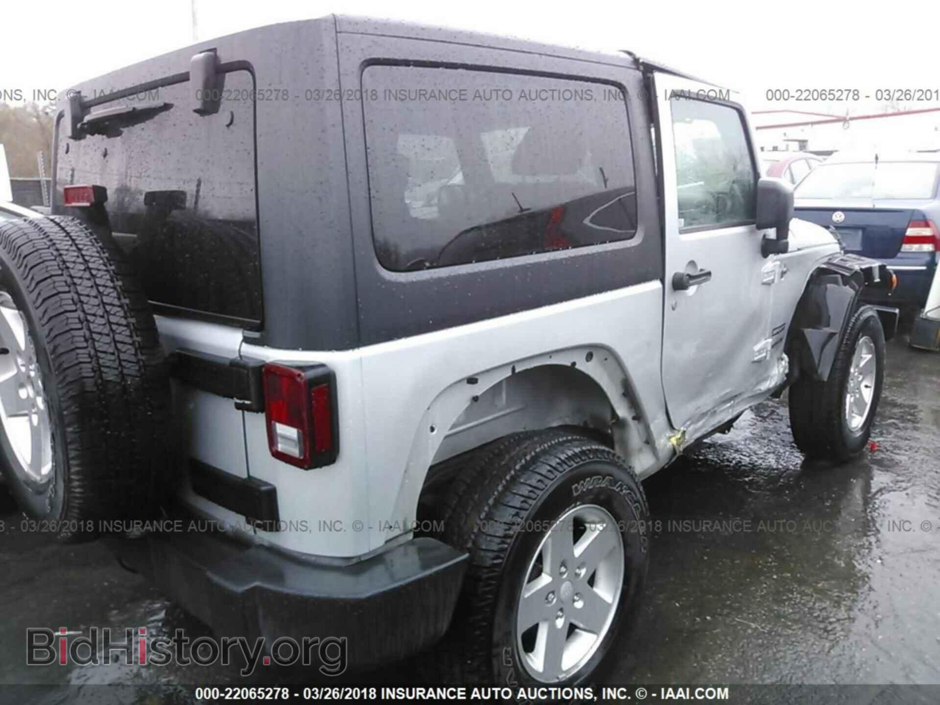 2011 Jeep Wrangler - VIN: 1J4AA2D10BL596285 - Фото 4