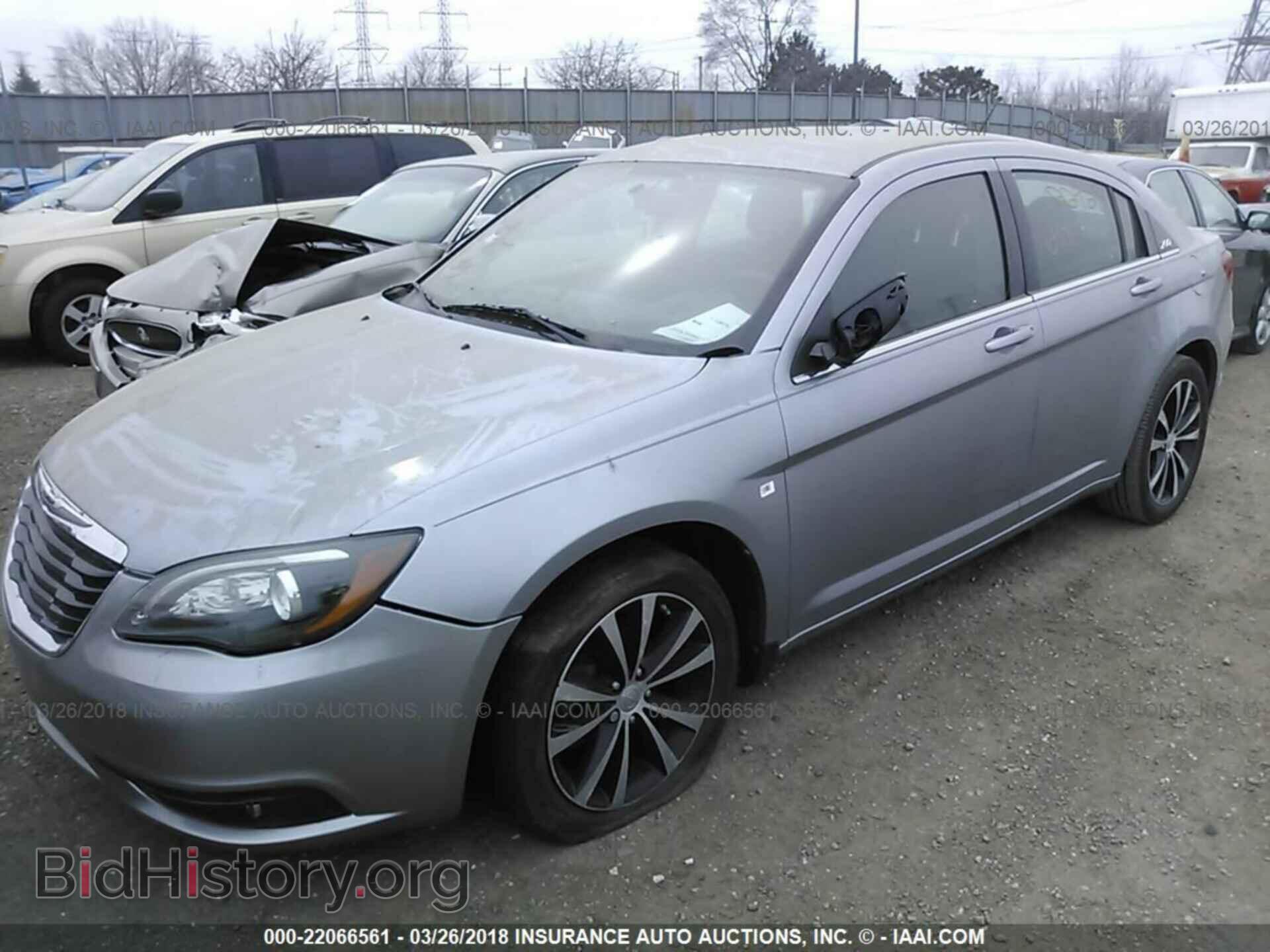 2013 Chrysler 200 - VIN: 1C3CCBBB4DN690184 - Фото 2