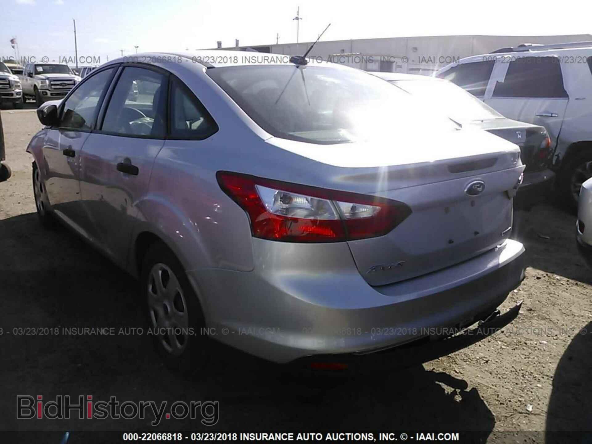 2012 Ford Focus - VIN: 1FAHP3E24CL386053 - Photo 3