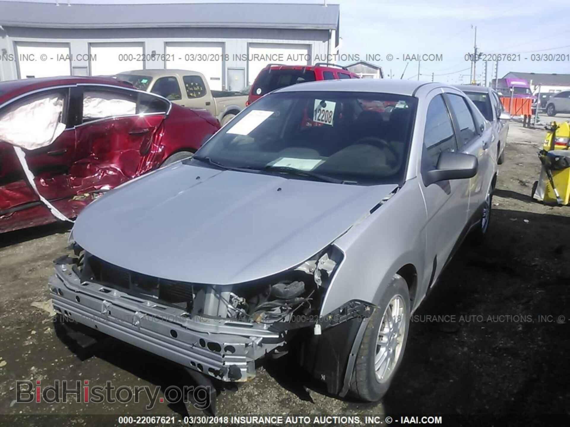 2011 Ford Focus - VIN: 1FAHP3FN2BW201536 - Фото 2