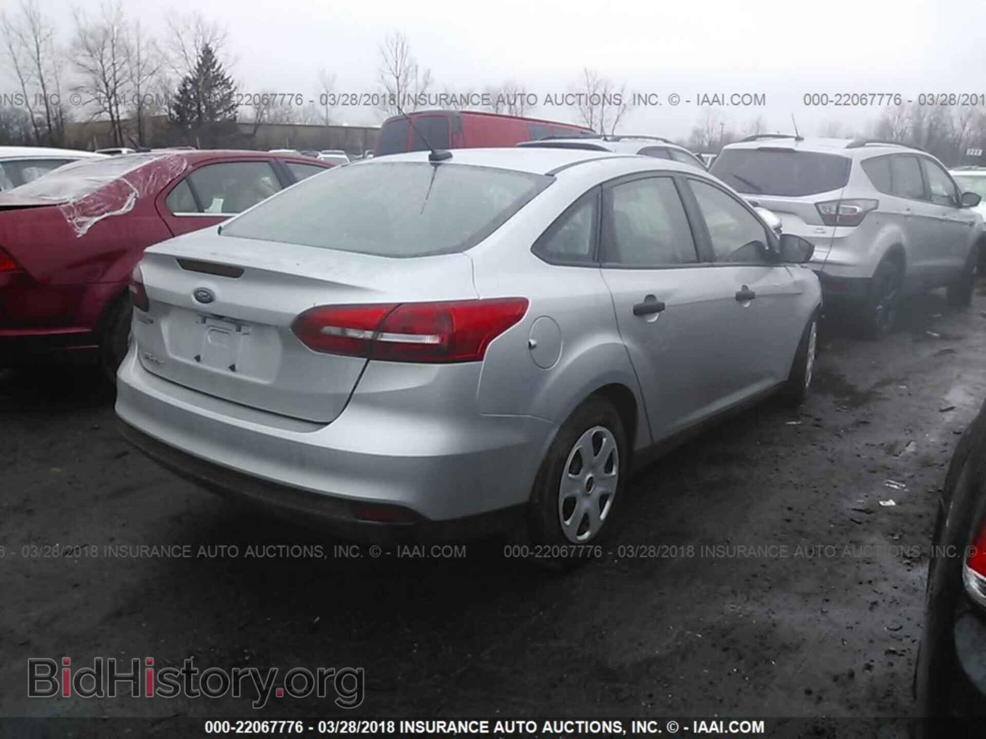 2017 Ford Focus - VIN: 1FADP3E28HL266519 - Photo 4