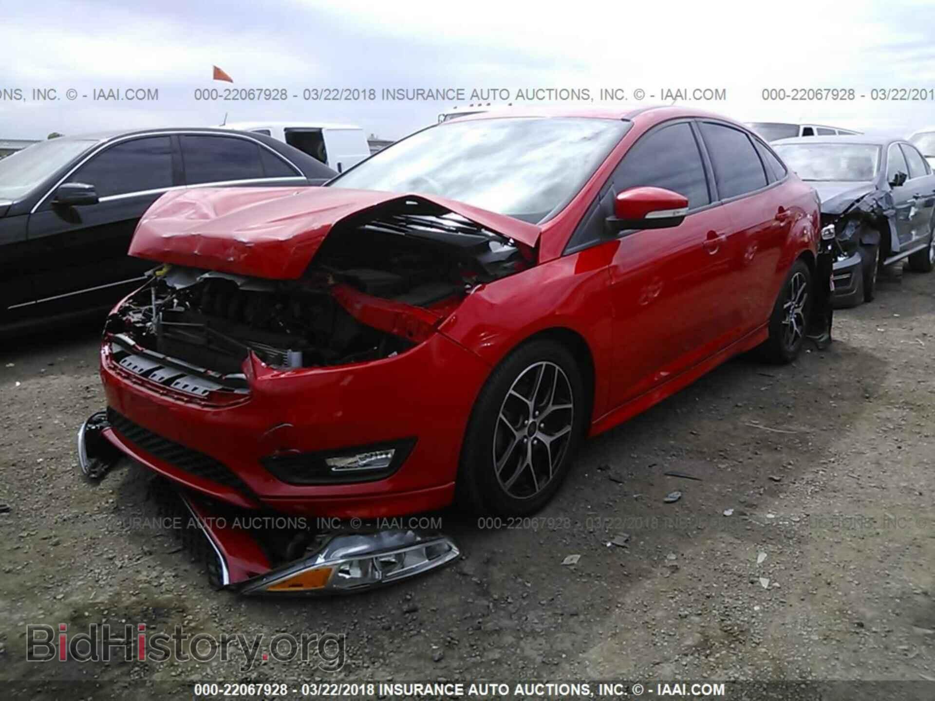 2016 Ford Focus - VIN: 1FADP3F24GL258446 - Photo 2