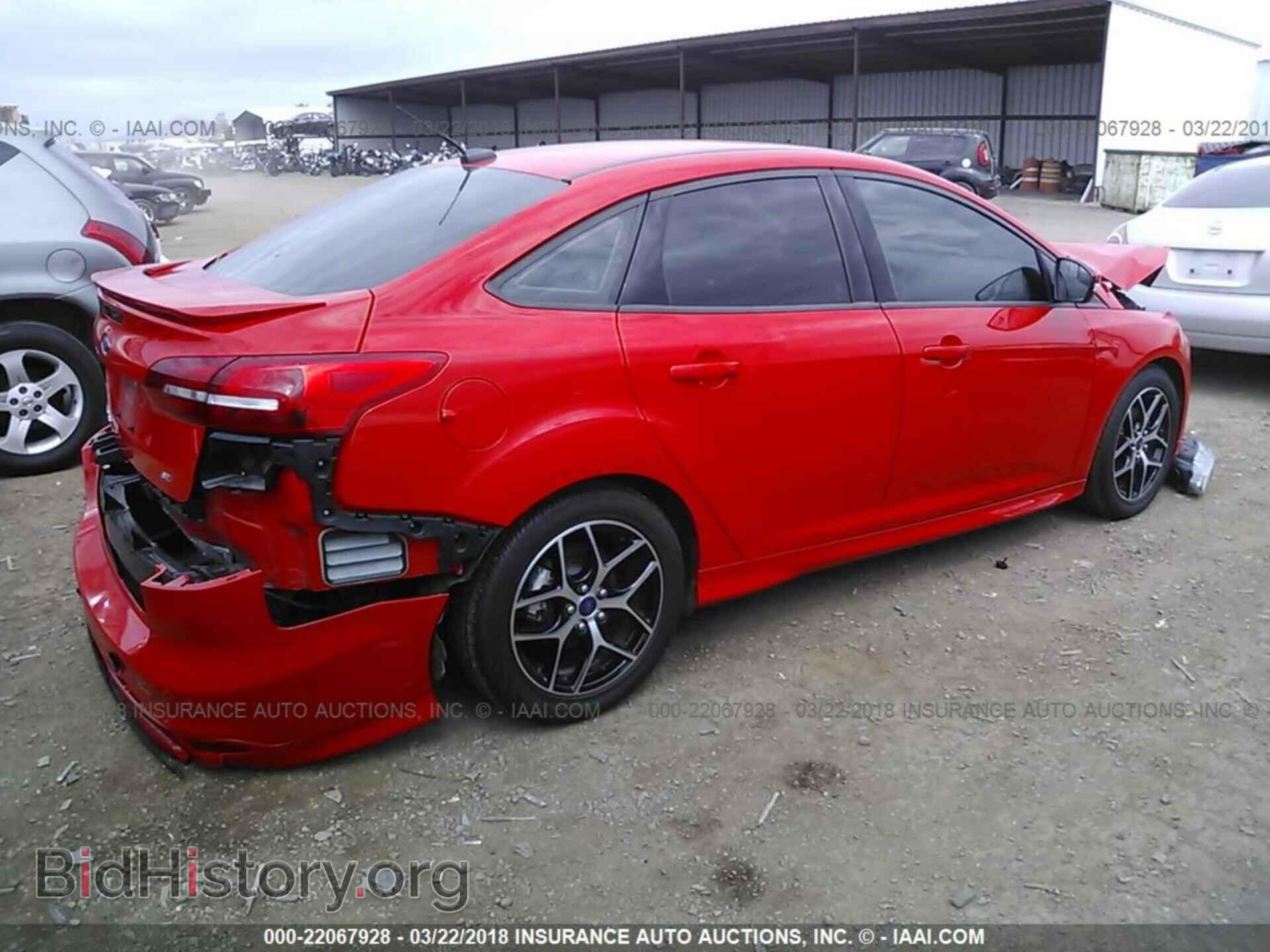 2016 Ford Focus - VIN: 1FADP3F24GL258446 - Photo 4