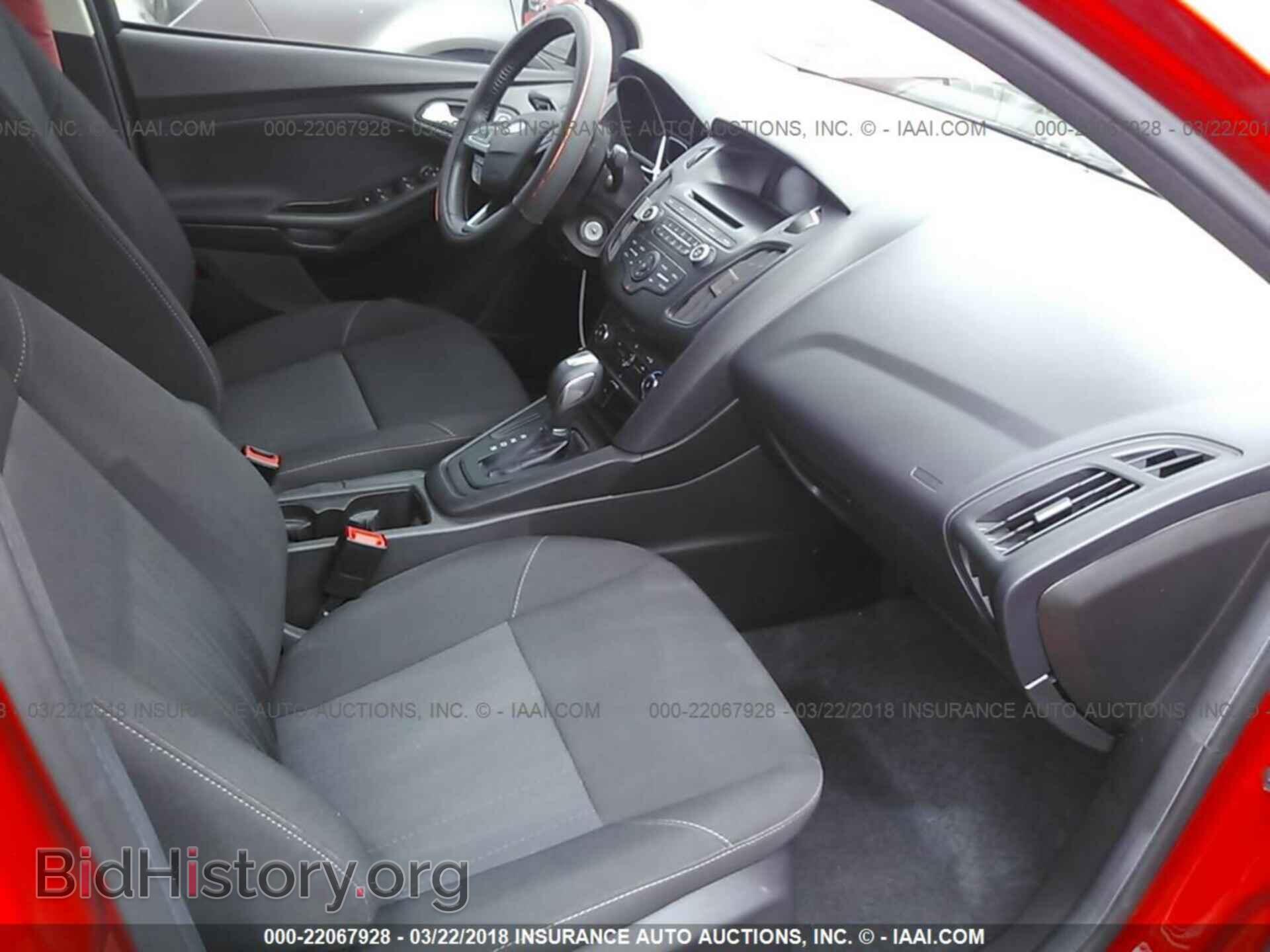 2016 Ford Focus - VIN: 1FADP3F24GL258446 - Photo 5