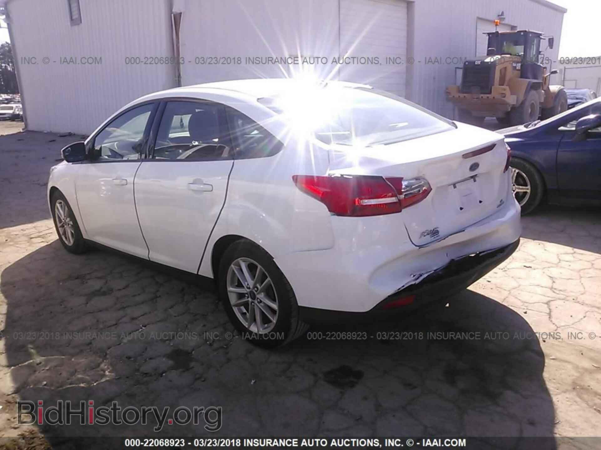 2016 Ford Focus - VIN: 1FADP3F28GL270499 - Photo 3
