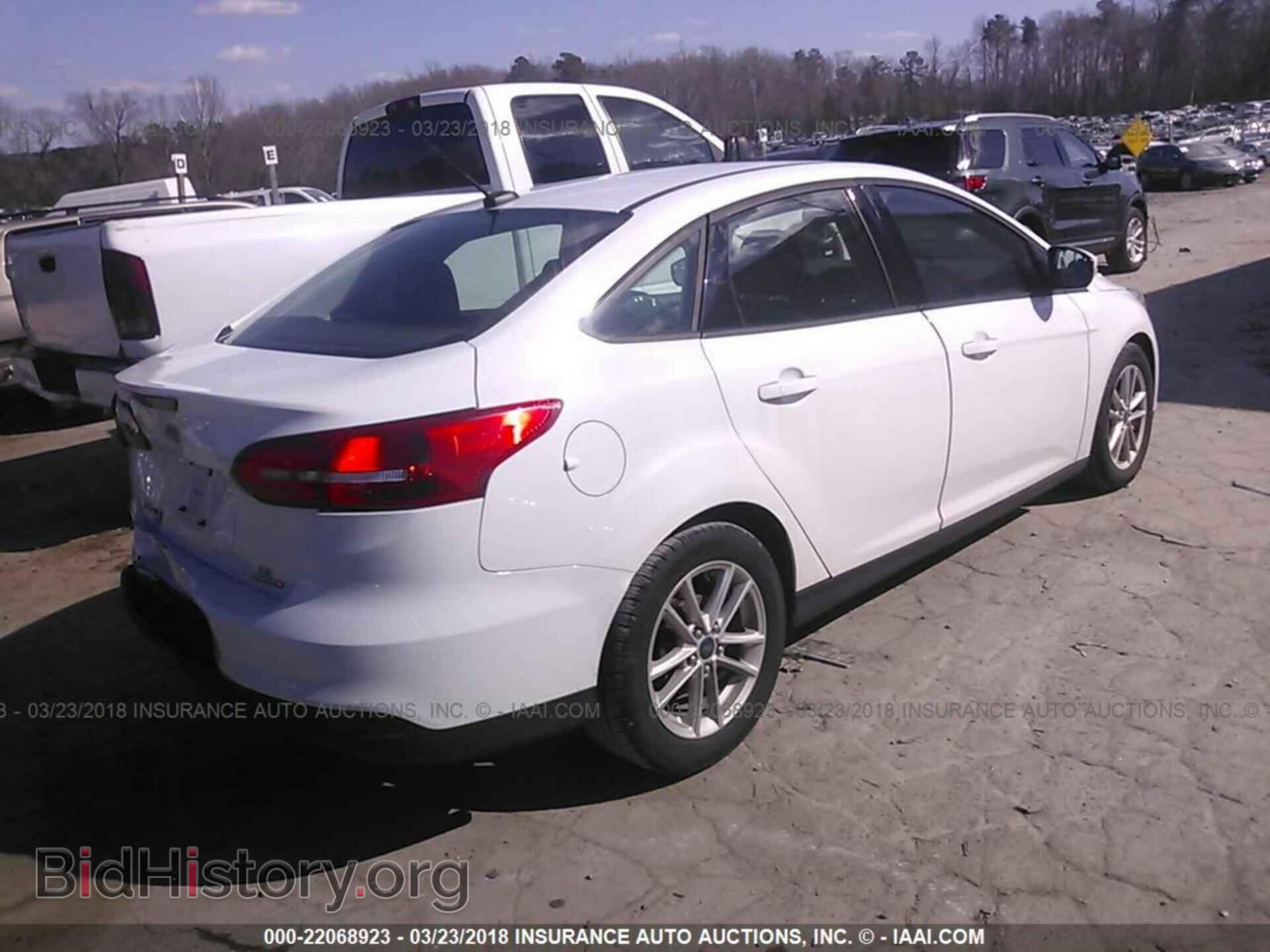 2016 Ford Focus - VIN: 1FADP3F28GL270499 - Photo 4