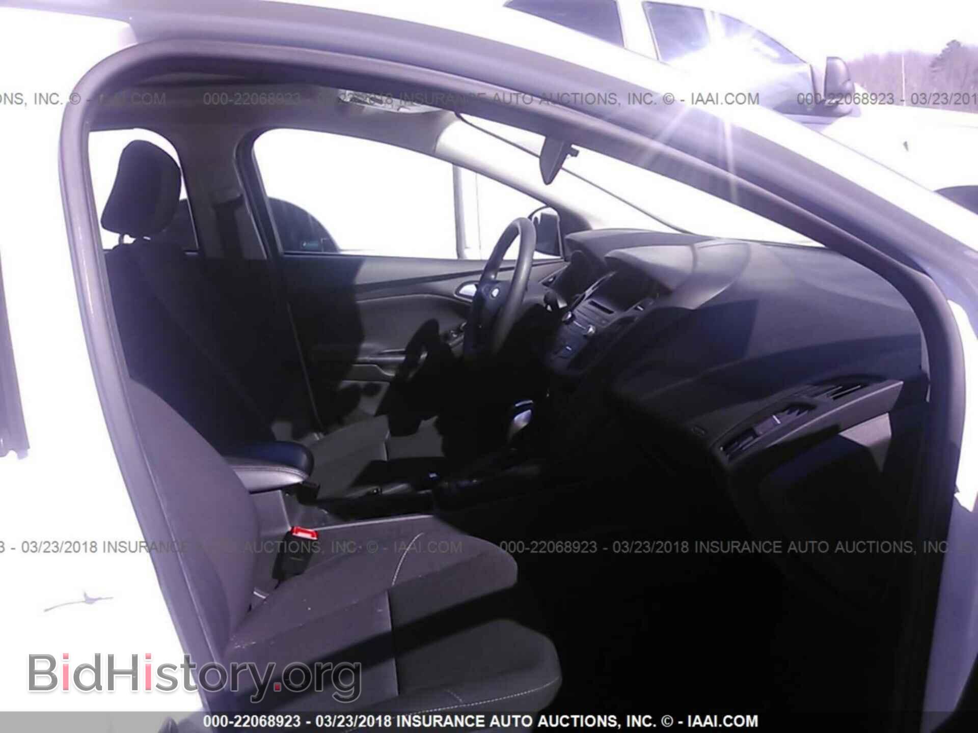 2016 Ford Focus - VIN: 1FADP3F28GL270499 - Photo 5