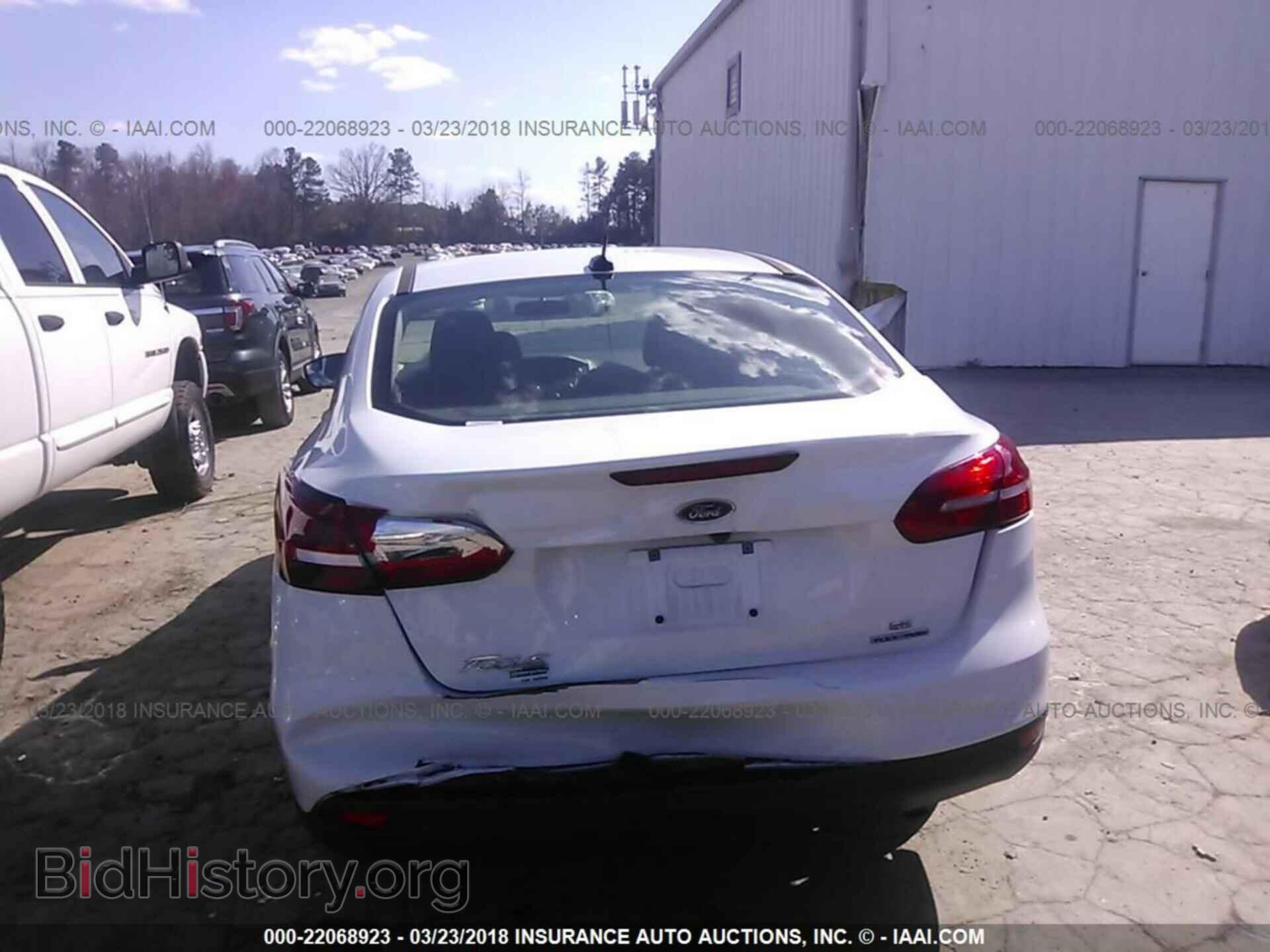 2016 Ford Focus - VIN: 1FADP3F28GL270499 - Photo 6