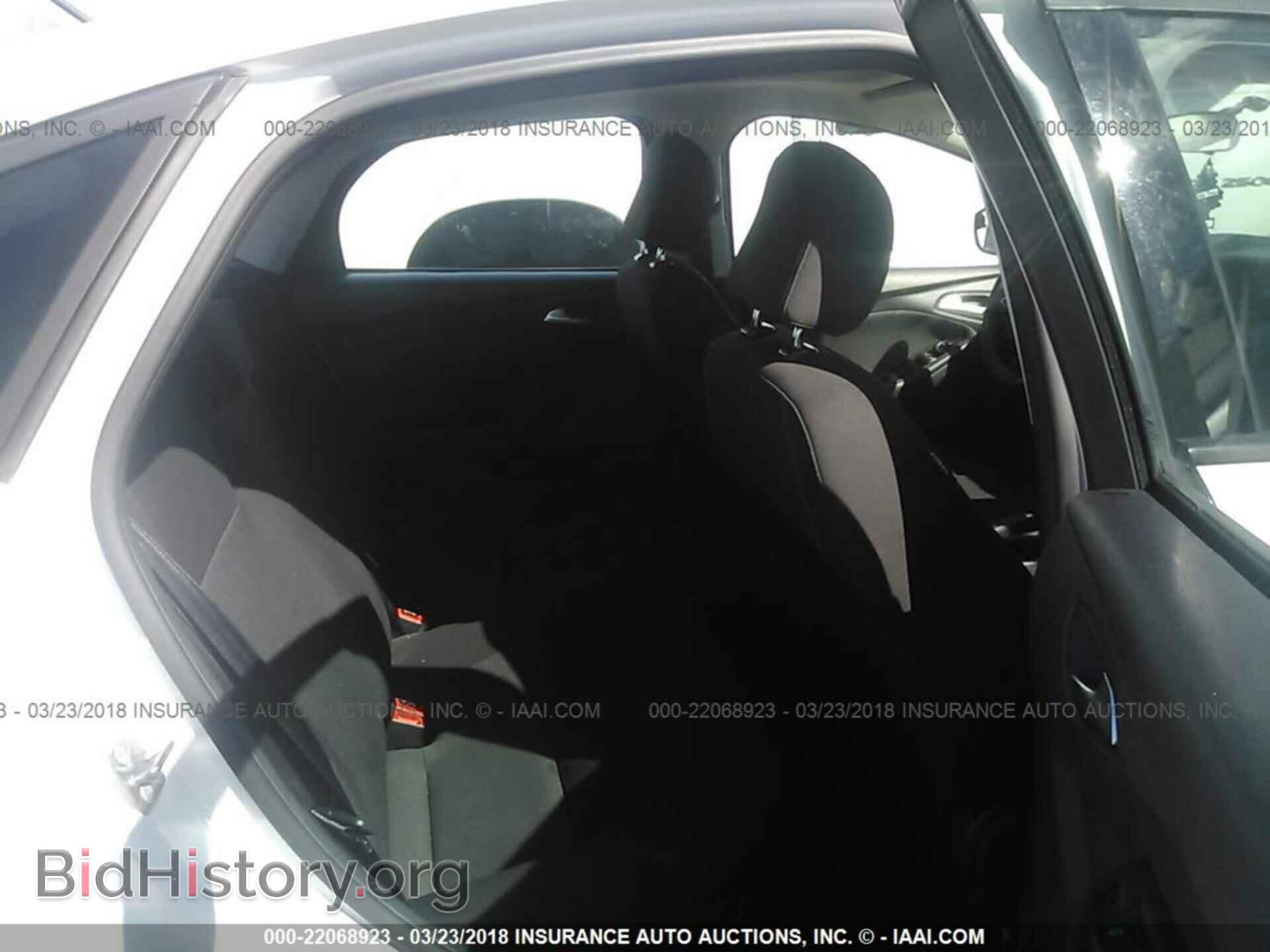 2016 Ford Focus - VIN: 1FADP3F28GL270499 - Photo 8