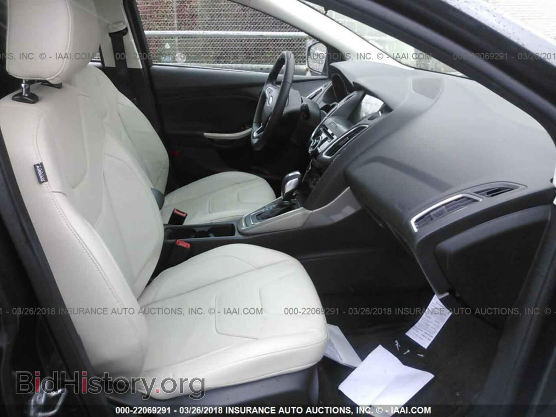 2017 Ford Focus - VIN: 1FADP3N23HL272552 - Photo 5