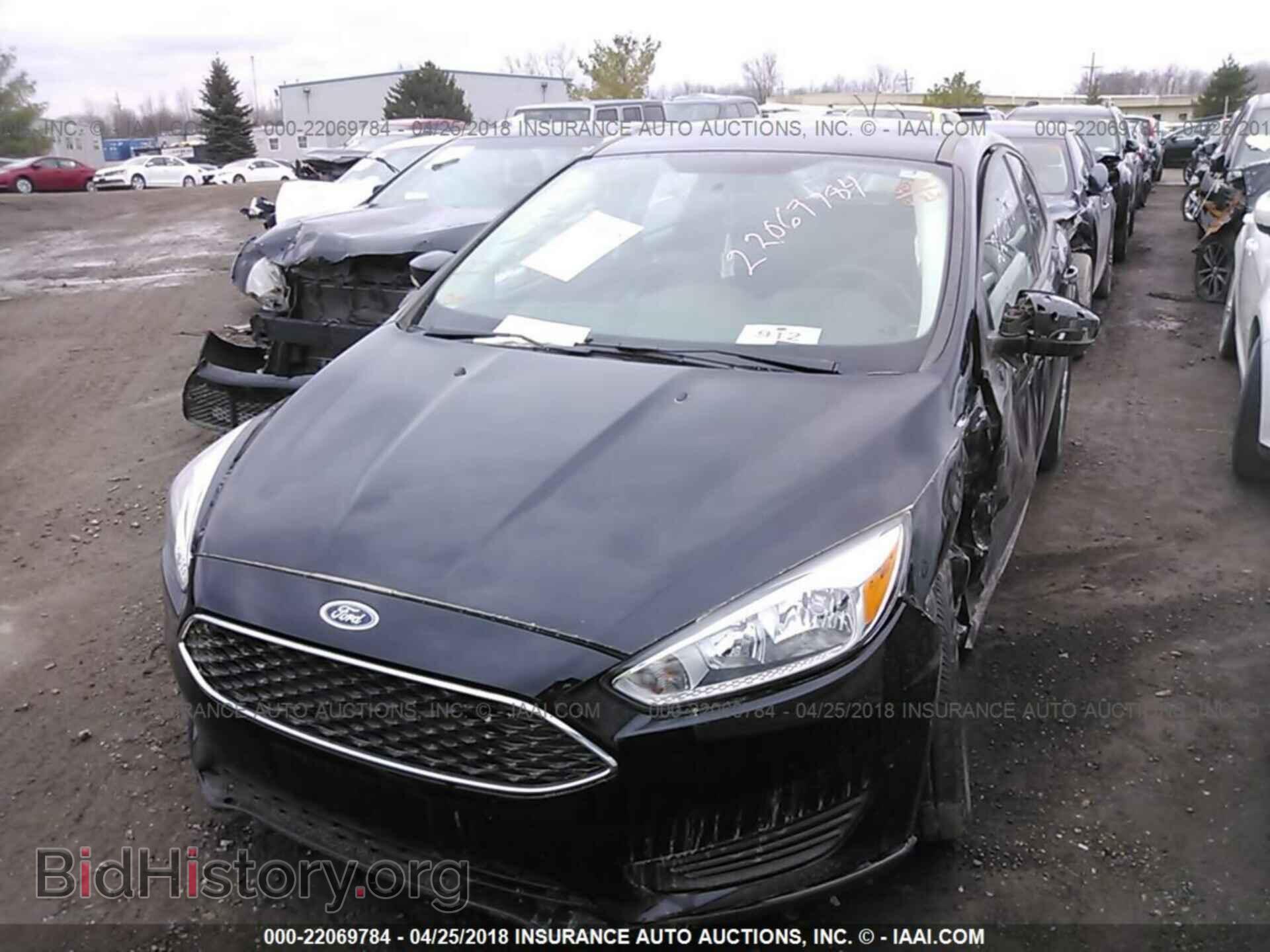 2016 Ford Focus - VIN: 1FADP3K28GL267382 - Photo 2