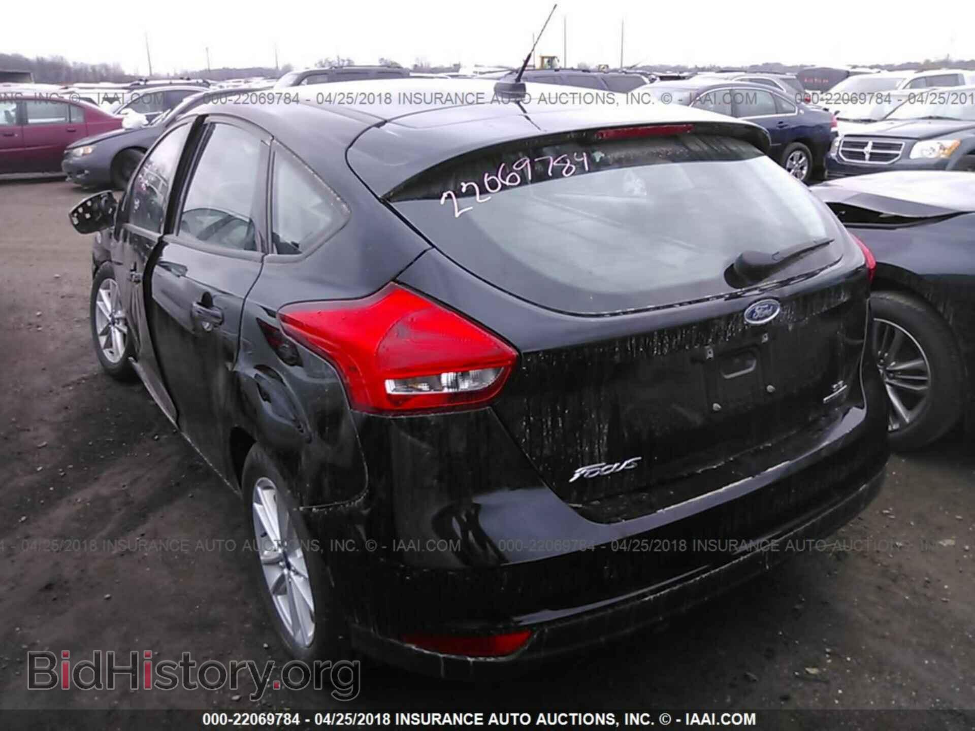 2016 Ford Focus - VIN: 1FADP3K28GL267382 - Photo 3
