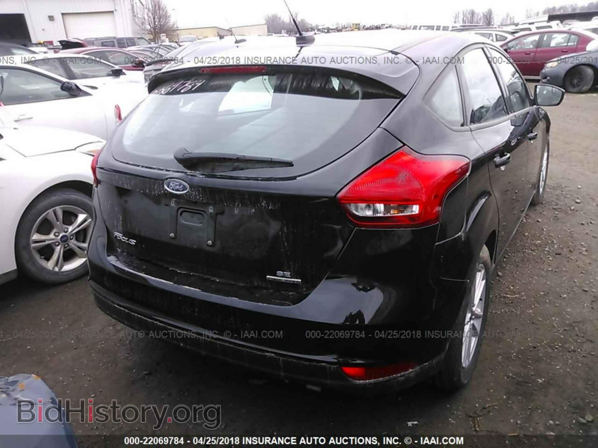 2016 Ford Focus - VIN: 1FADP3K28GL267382 - Photo 4