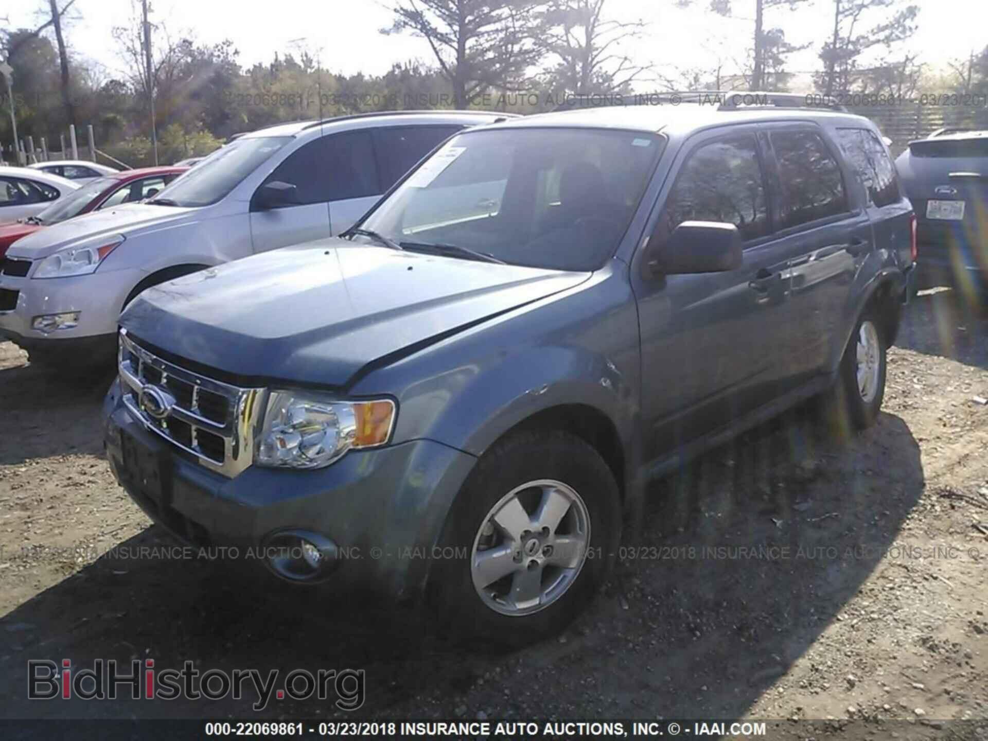 2011 Ford Escape - VIN: 1FMCU9DG6BKC63481 - Фото 2