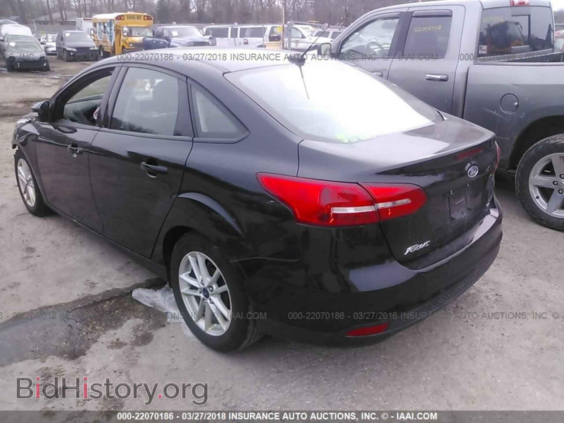 2016 Ford Focus - VIN: 1FADP3F22GL381226 - Photo 3