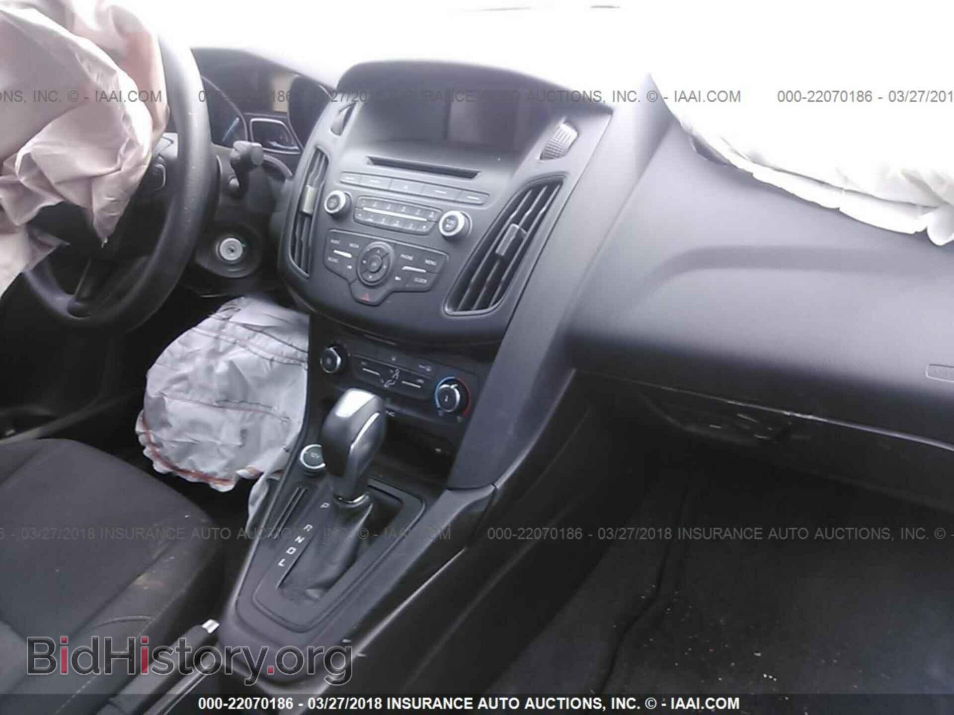 2016 Ford Focus - VIN: 1FADP3F22GL381226 - Photo 5