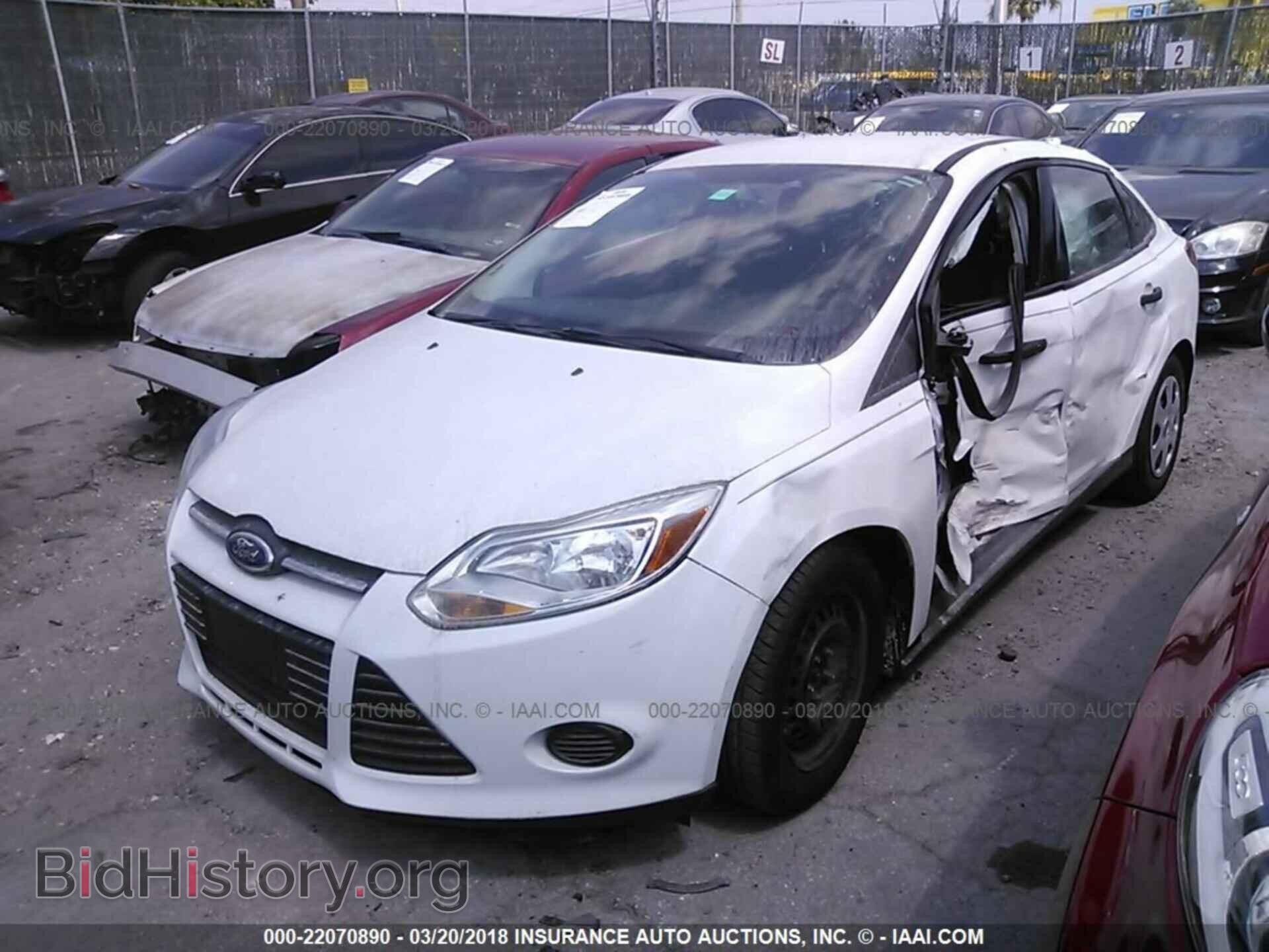 2014 Ford Focus - VIN: 1FADP3E22EL104378 - Photo 2