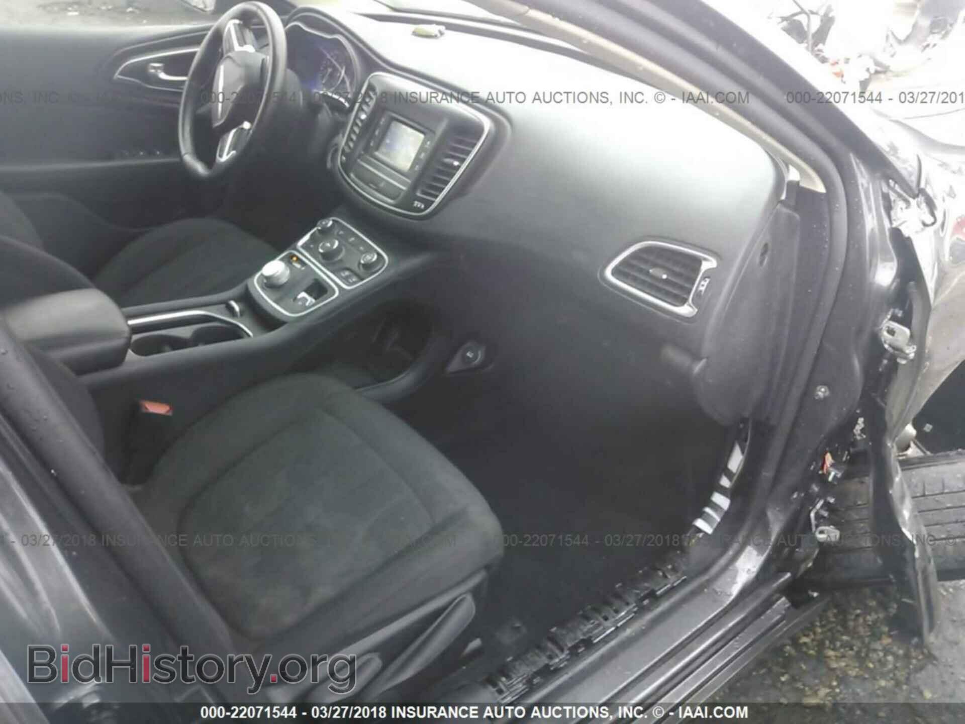 2016 Chrysler 200 - VIN: 1C3CCCFB5GN189065 - Photo 5